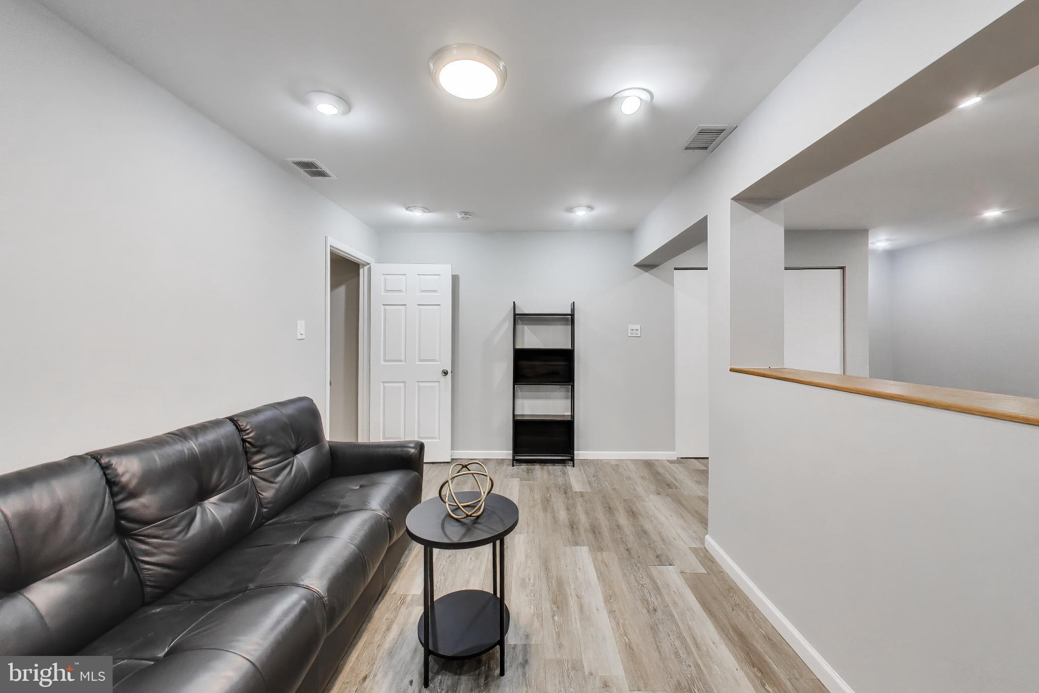 LAUREL LAKES - Residential