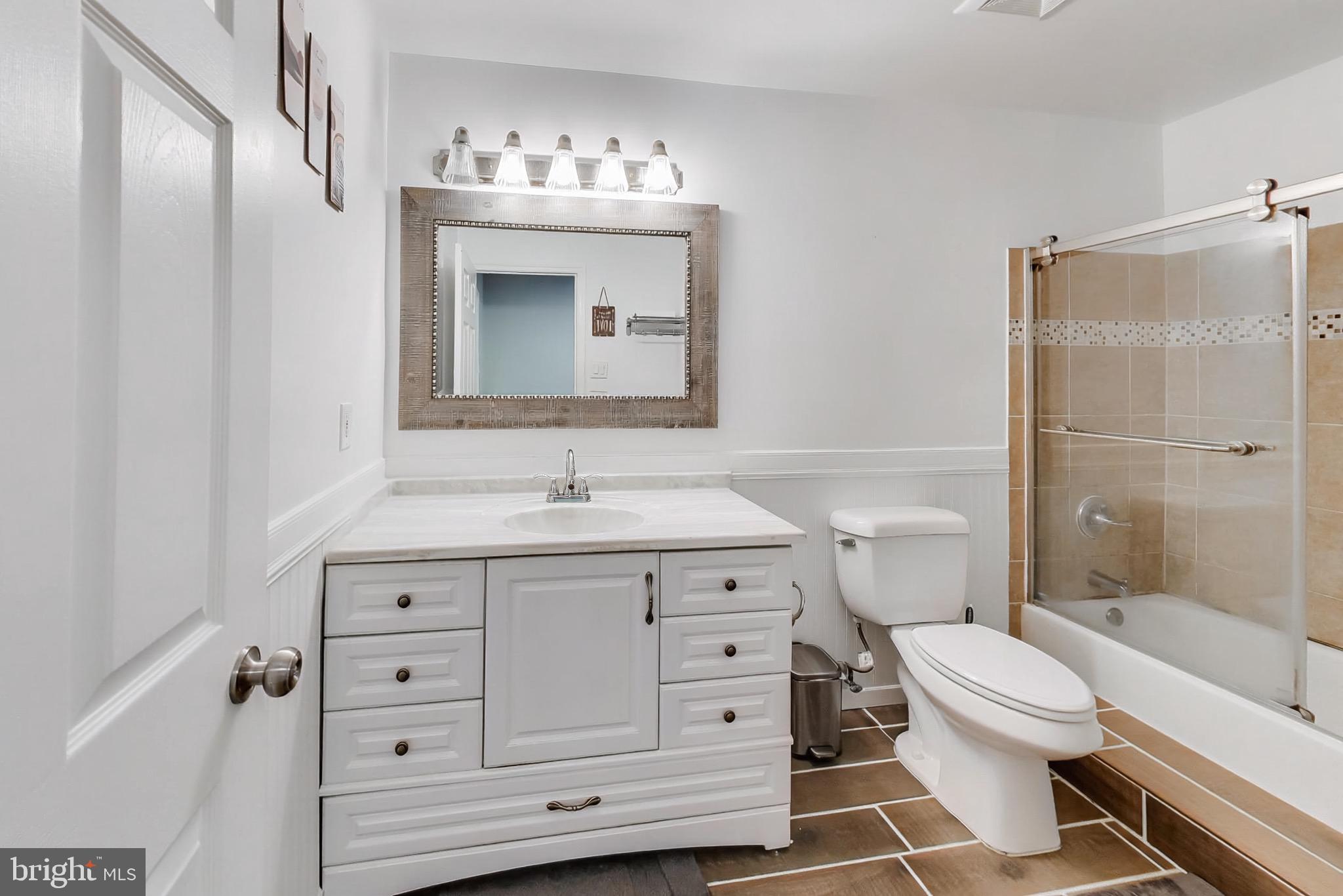 LAUREL LAKES - Residential