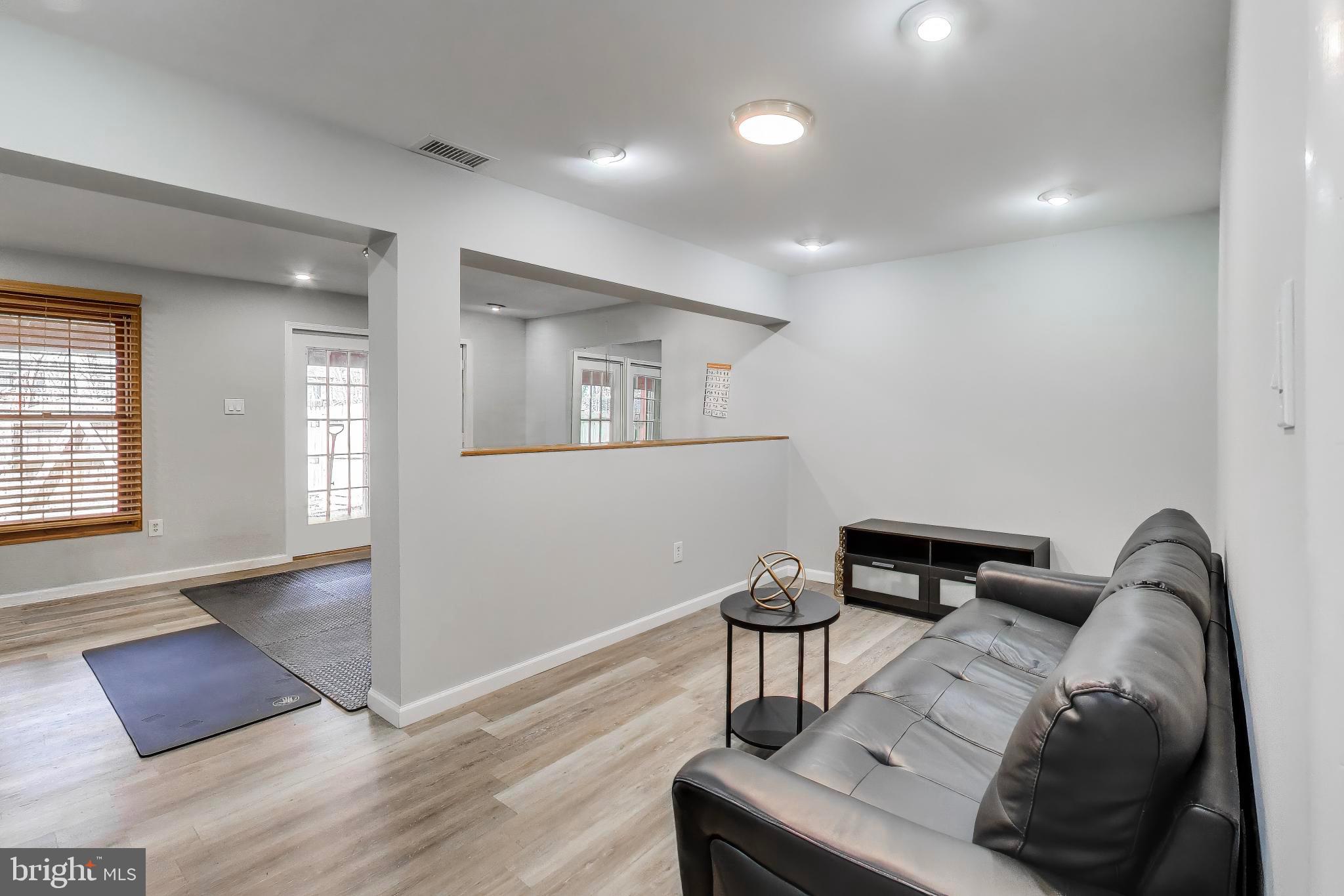 LAUREL LAKES - Residential