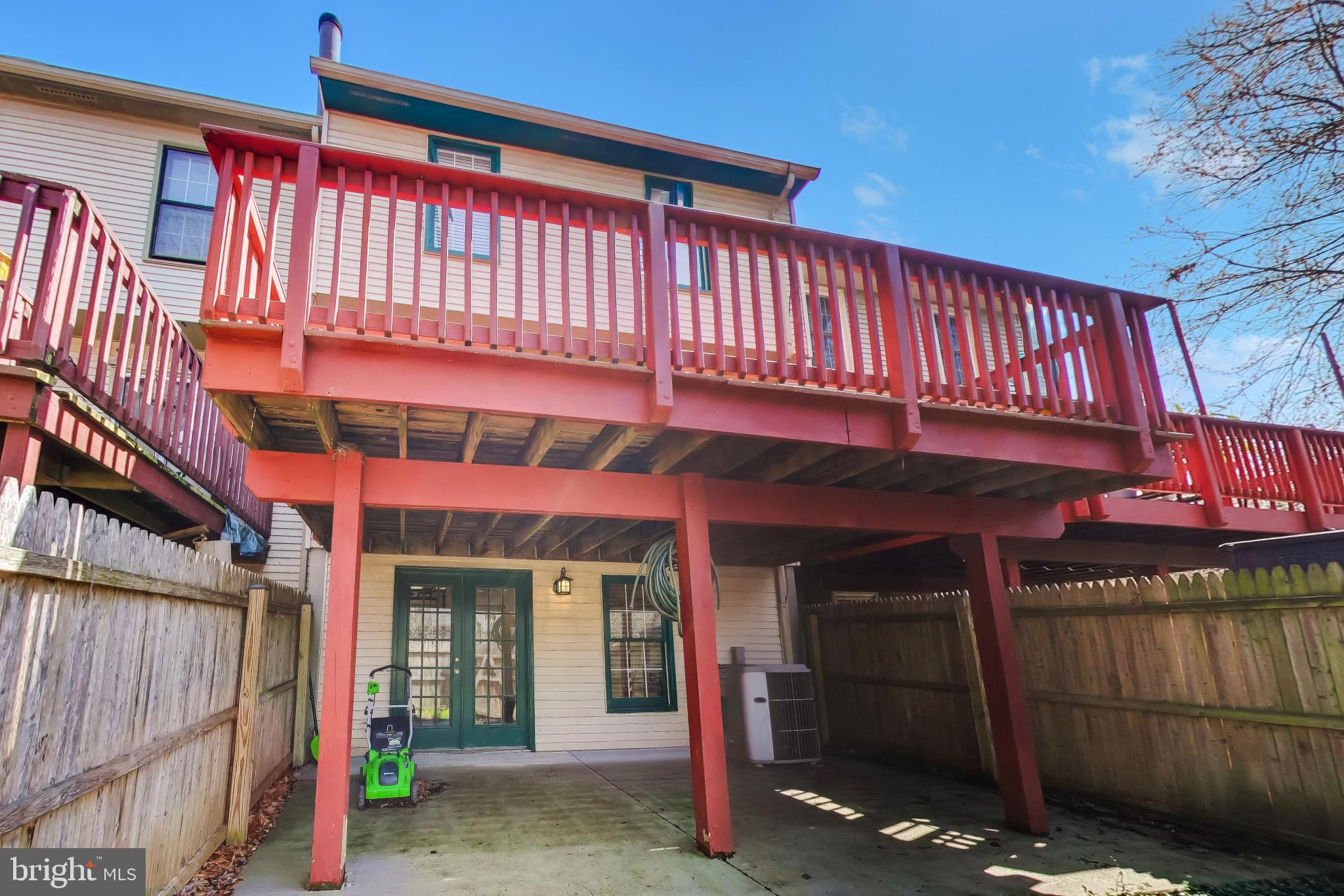 LAUREL LAKES - Residential