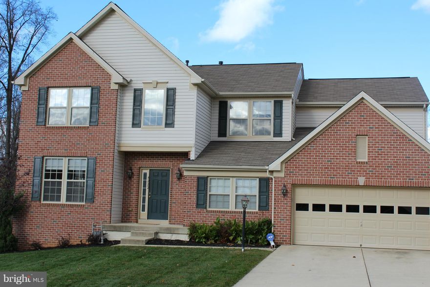 GORGEOUS HOME THAT FEATURES 34000+SQ FLOOR PLAN**ONE OF THE PREMIUM LOTS**UPPER LEVEL W/ 4 BEDROOMS. HUGE MASTER W/ BATH WALK-IN CLOSET** OPEN LOFT OVERLOOKS MAIN LEVEL.GLEAMING  HARDWOOD FLOORS WITH LOTS OF SUNLIGHT AND 5TH BEDROOM / HOME OFFICE.KITCHEN W/ISLAND AND WALK IN PANTRY**LIVING ROOM W/ GAS FIREPLACE.FULLY FINISHED LOWER LEVEL W/ ADDITIONAL STORAGE. DECK W/ A GREAT VIEW**1 HMS WARRANTY