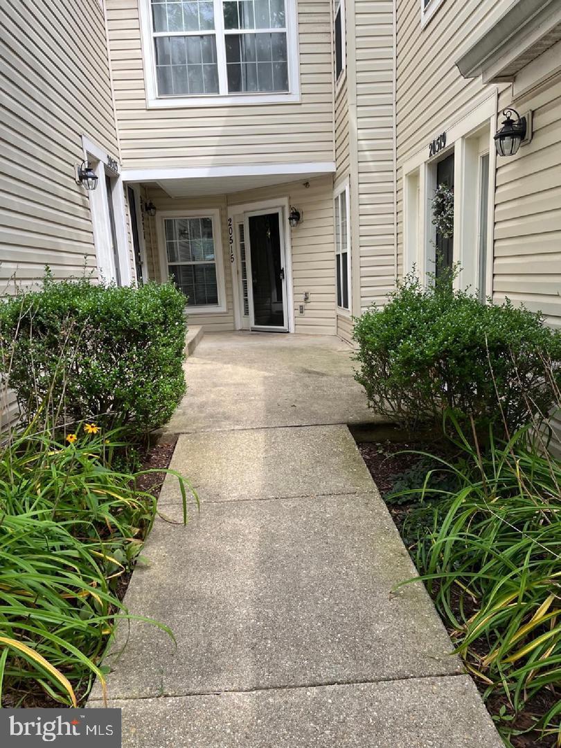1120 sq. ft. condo with 2 bedrooms, 2 baths on the ground floor. No stair. Private parking spot! Balcony in the living room with many windows and tons of natural light! 1 block from I 270 and conveniently located near great shopping! Pets are case by case.