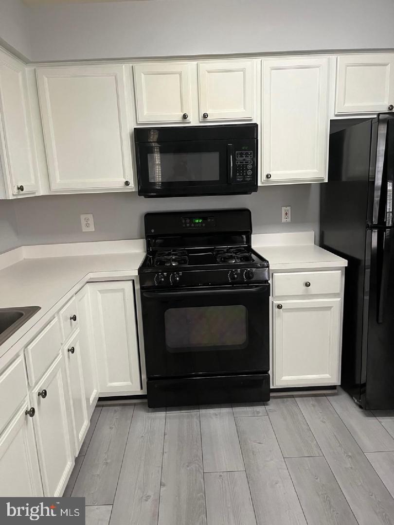 CLOVERLEAF - Residential Lease