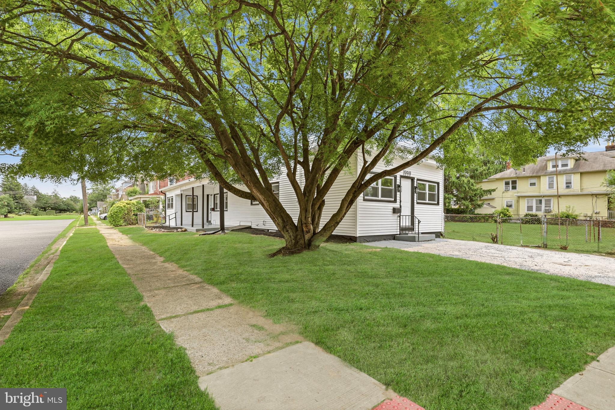1999 GREENWOOD AVENUE