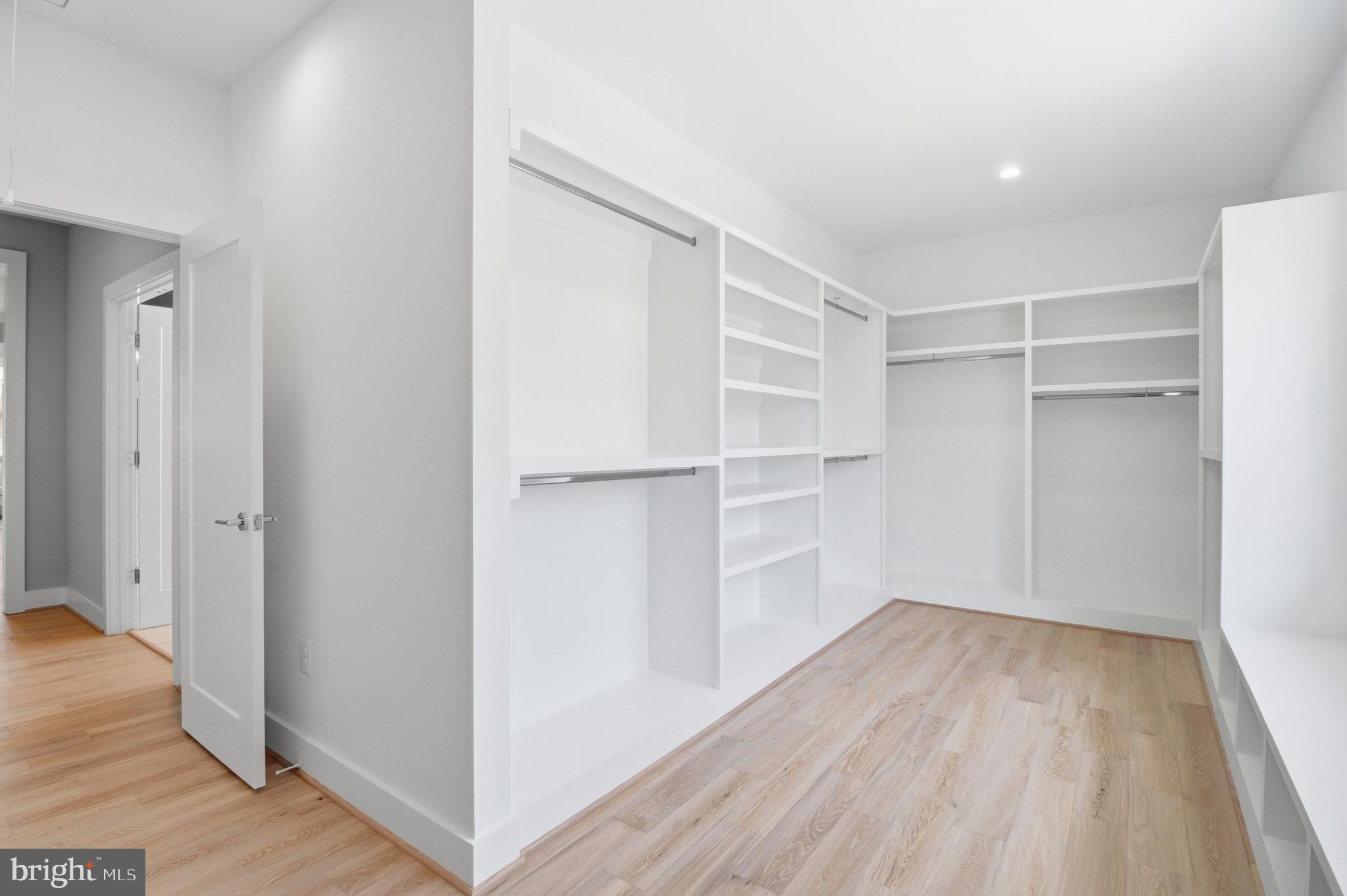 VIENNA WOODS - Residential