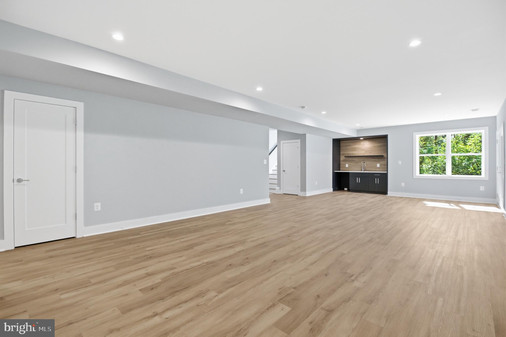 VIENNA WOODS - Residential