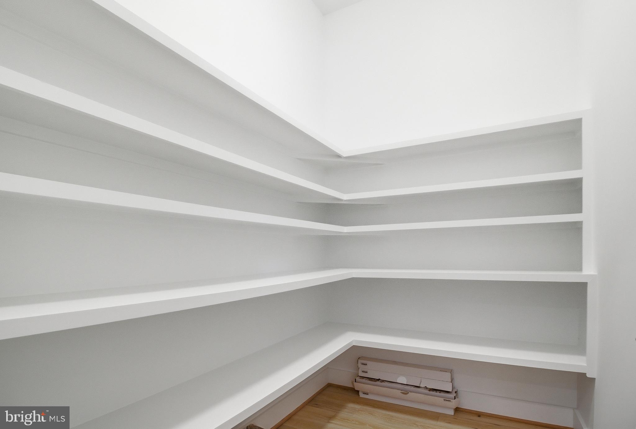 VIENNA WOODS - Residential