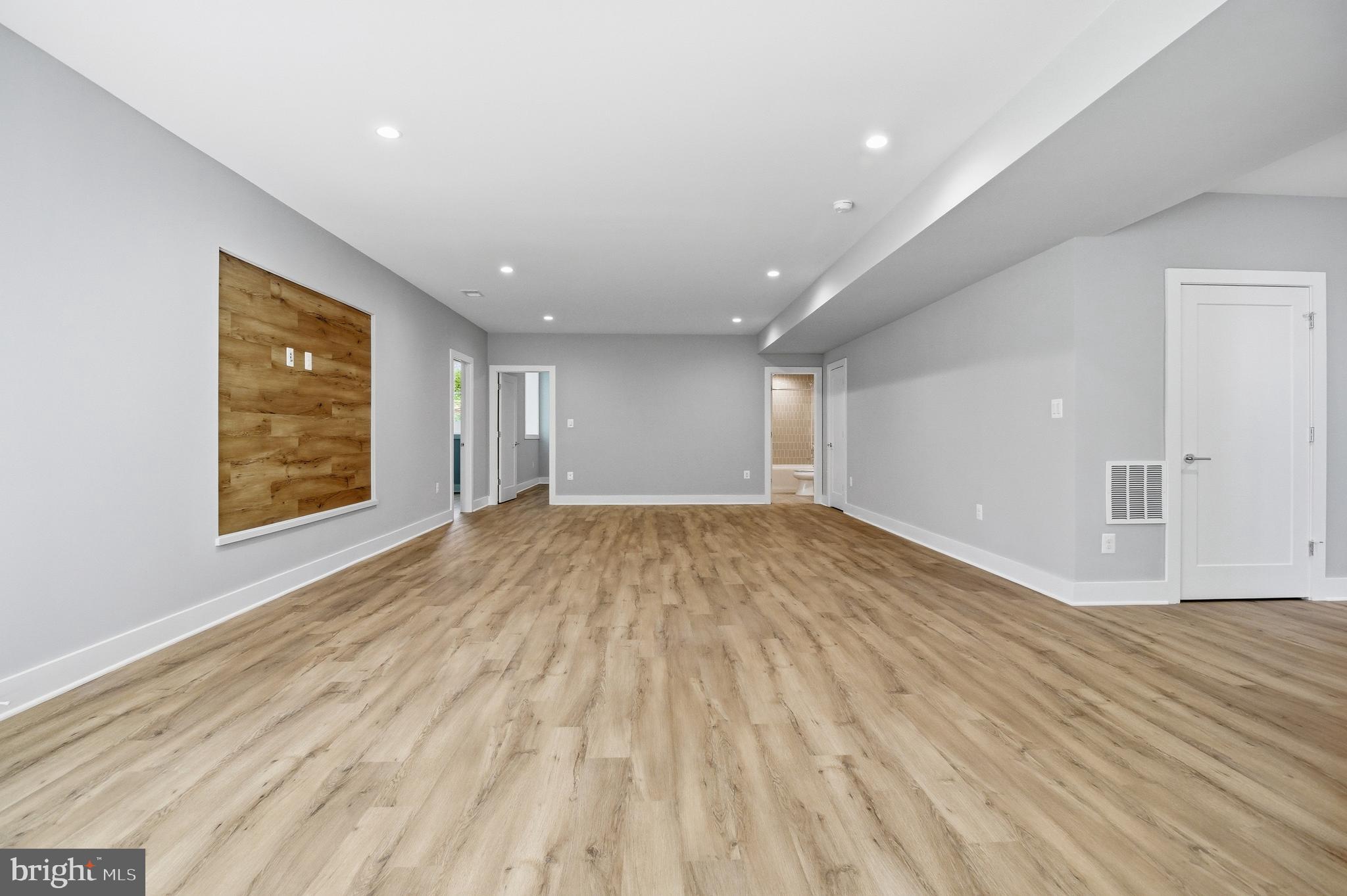 VIENNA WOODS - Residential