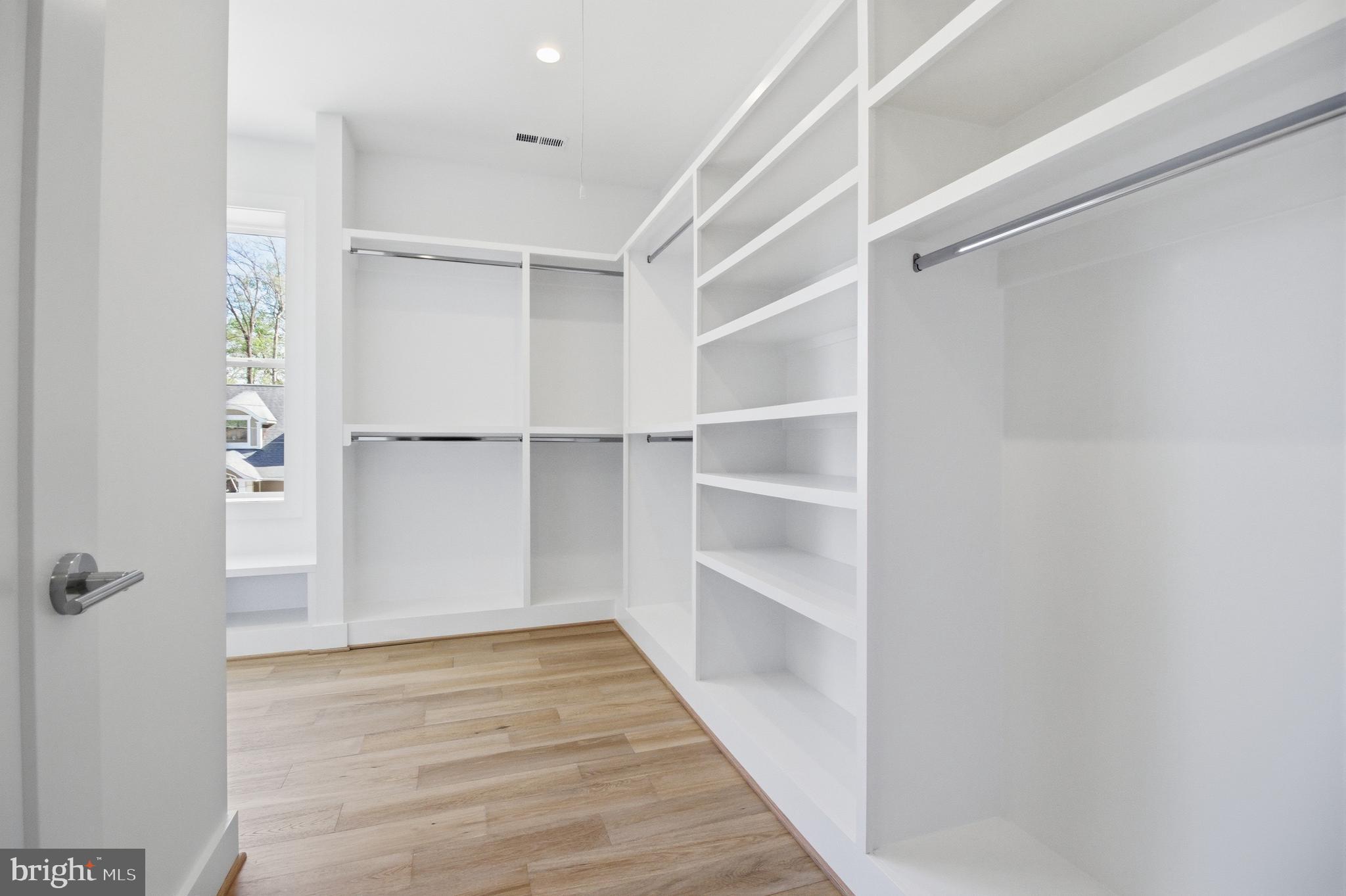 VIENNA WOODS - Residential