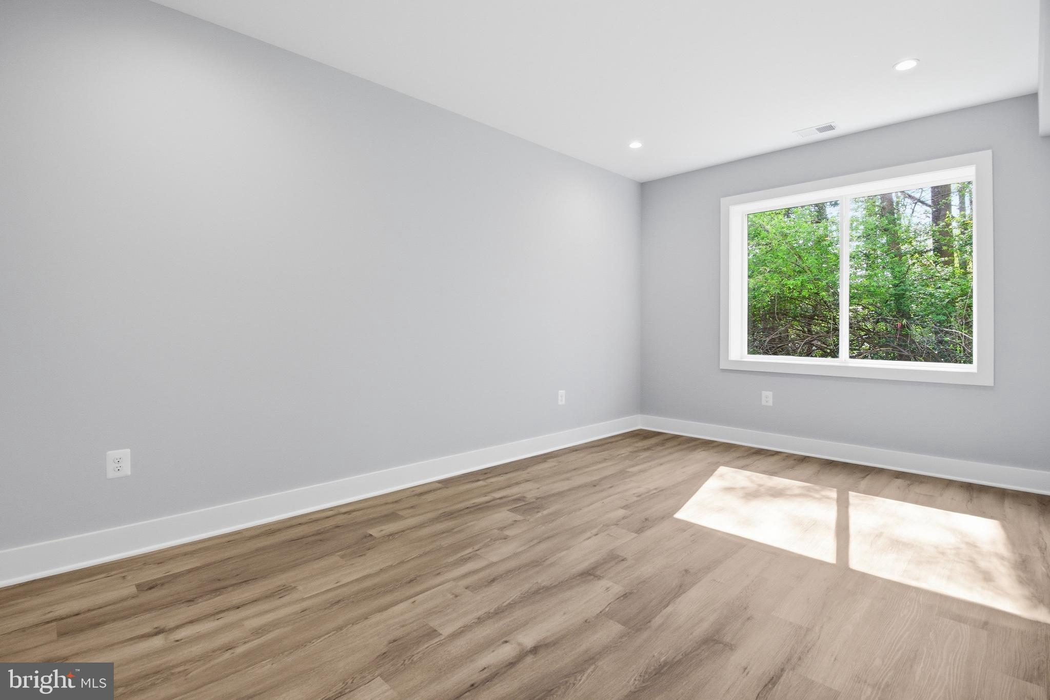 VIENNA WOODS - Residential