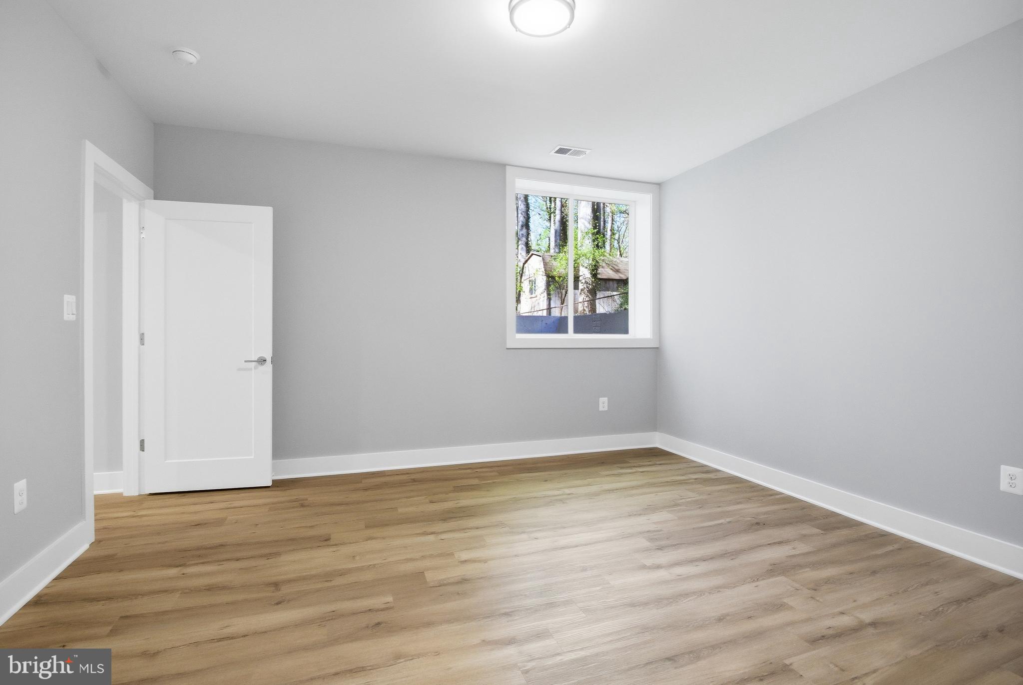 VIENNA WOODS - Residential