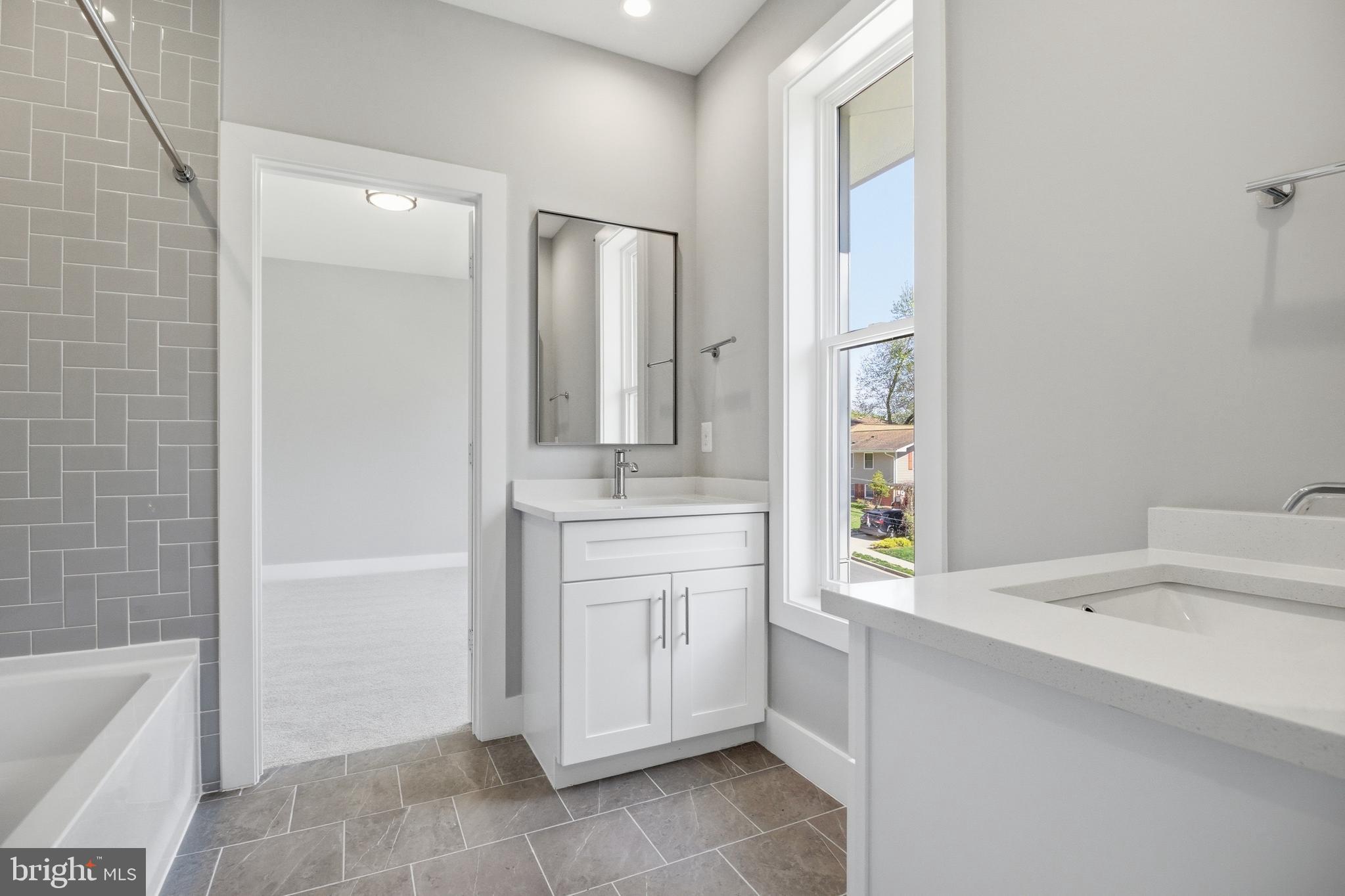 VIENNA WOODS - Residential