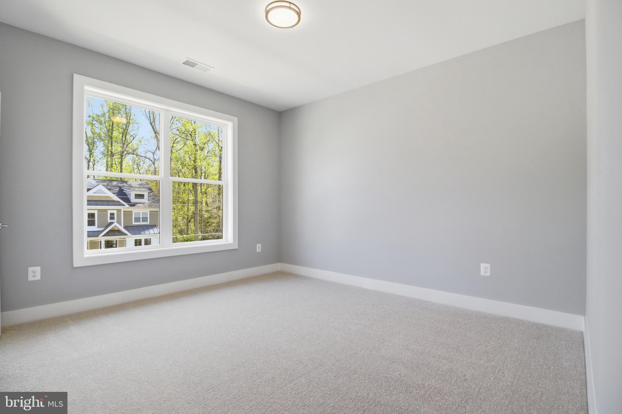 VIENNA WOODS - Residential