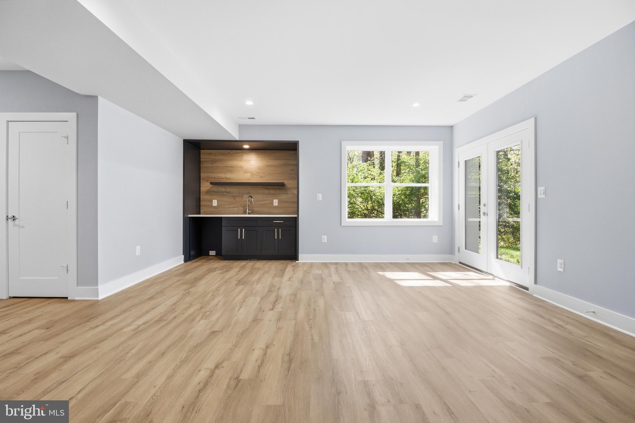 VIENNA WOODS - Residential