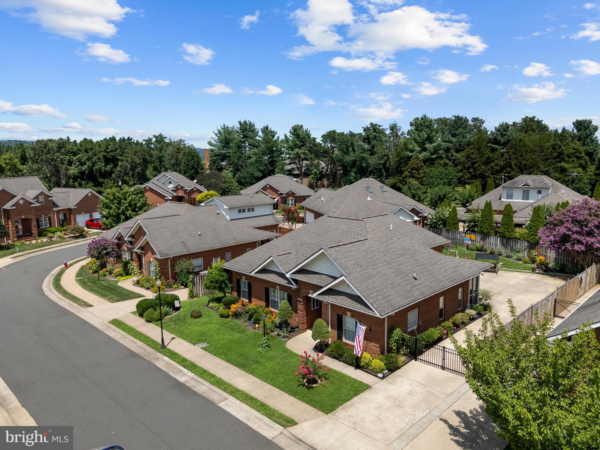 CARRIAGE HOUSE CHASE - Residential