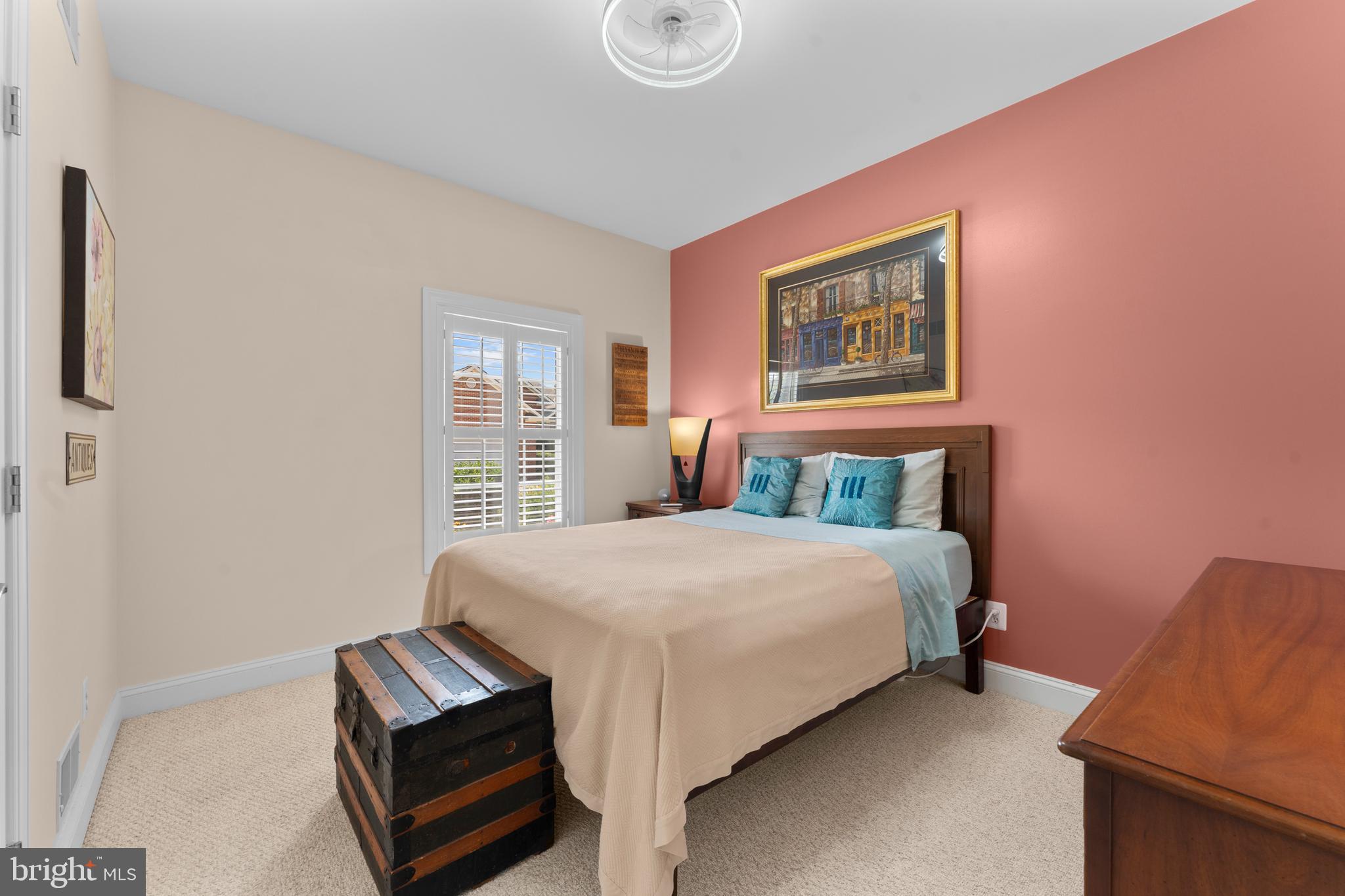 CARRIAGE HOUSE CHASE - Residential