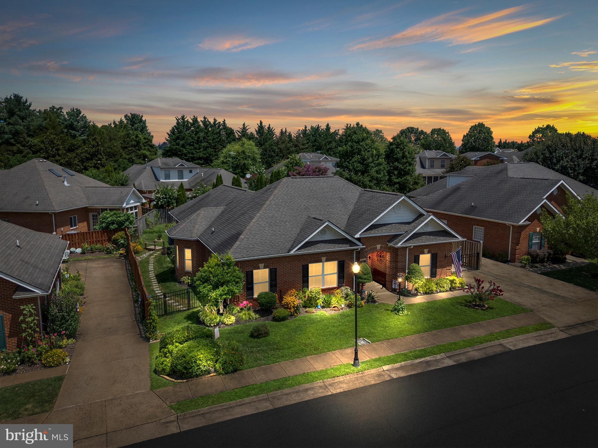 CARRIAGE HOUSE CHASE - Residential