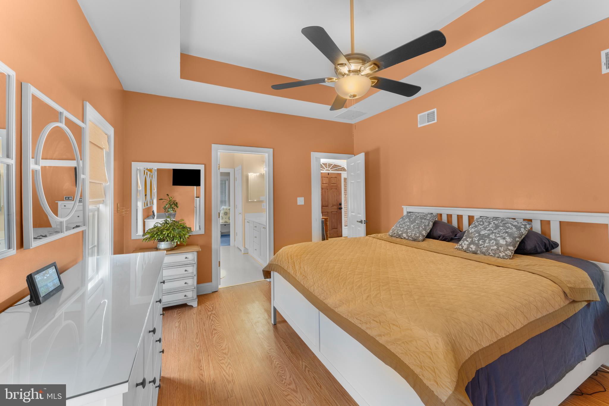 CARRIAGE HOUSE CHASE - Residential