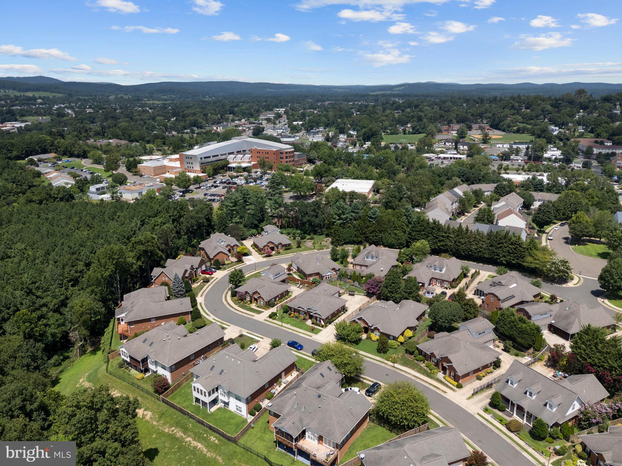 CARRIAGE HOUSE CHASE - Residential