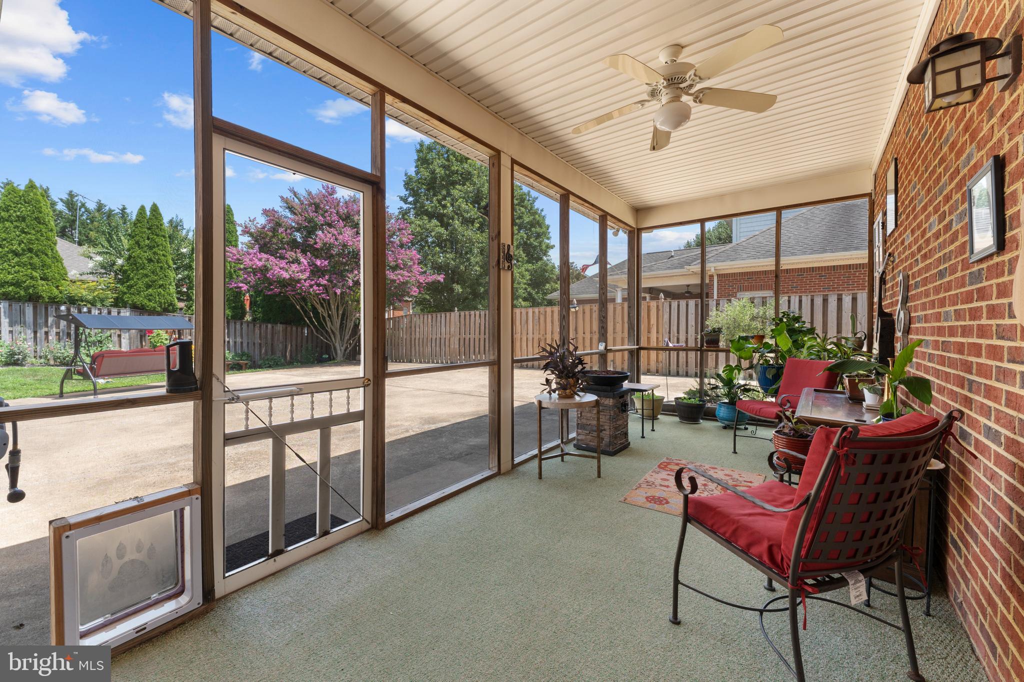 CARRIAGE HOUSE CHASE - Residential