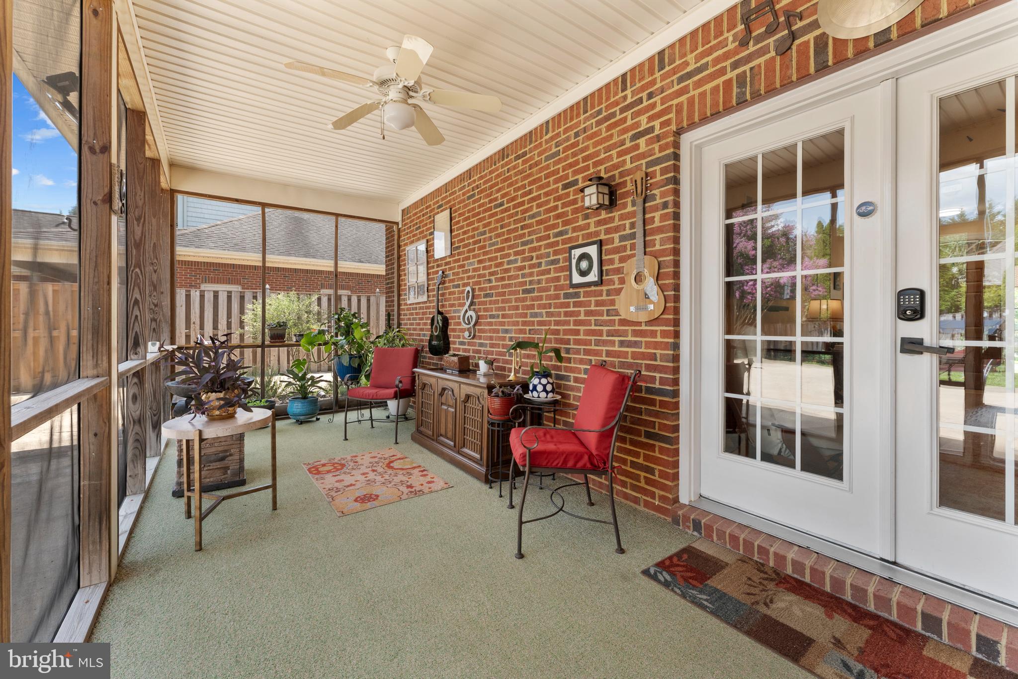 CARRIAGE HOUSE CHASE - Residential