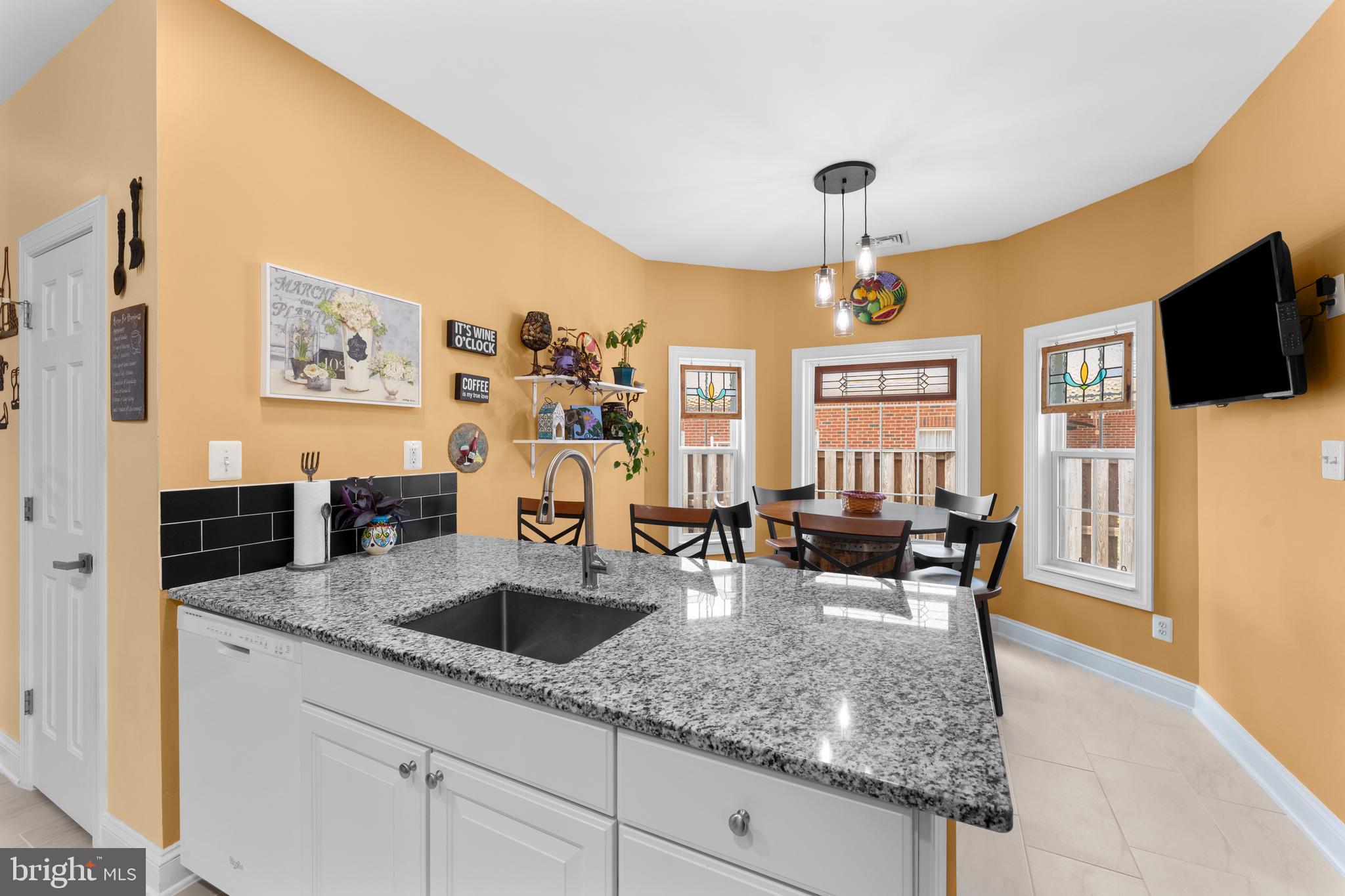 CARRIAGE HOUSE CHASE - Residential