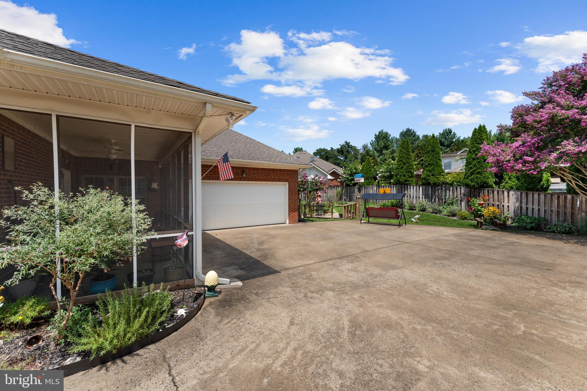 CARRIAGE HOUSE CHASE - Residential