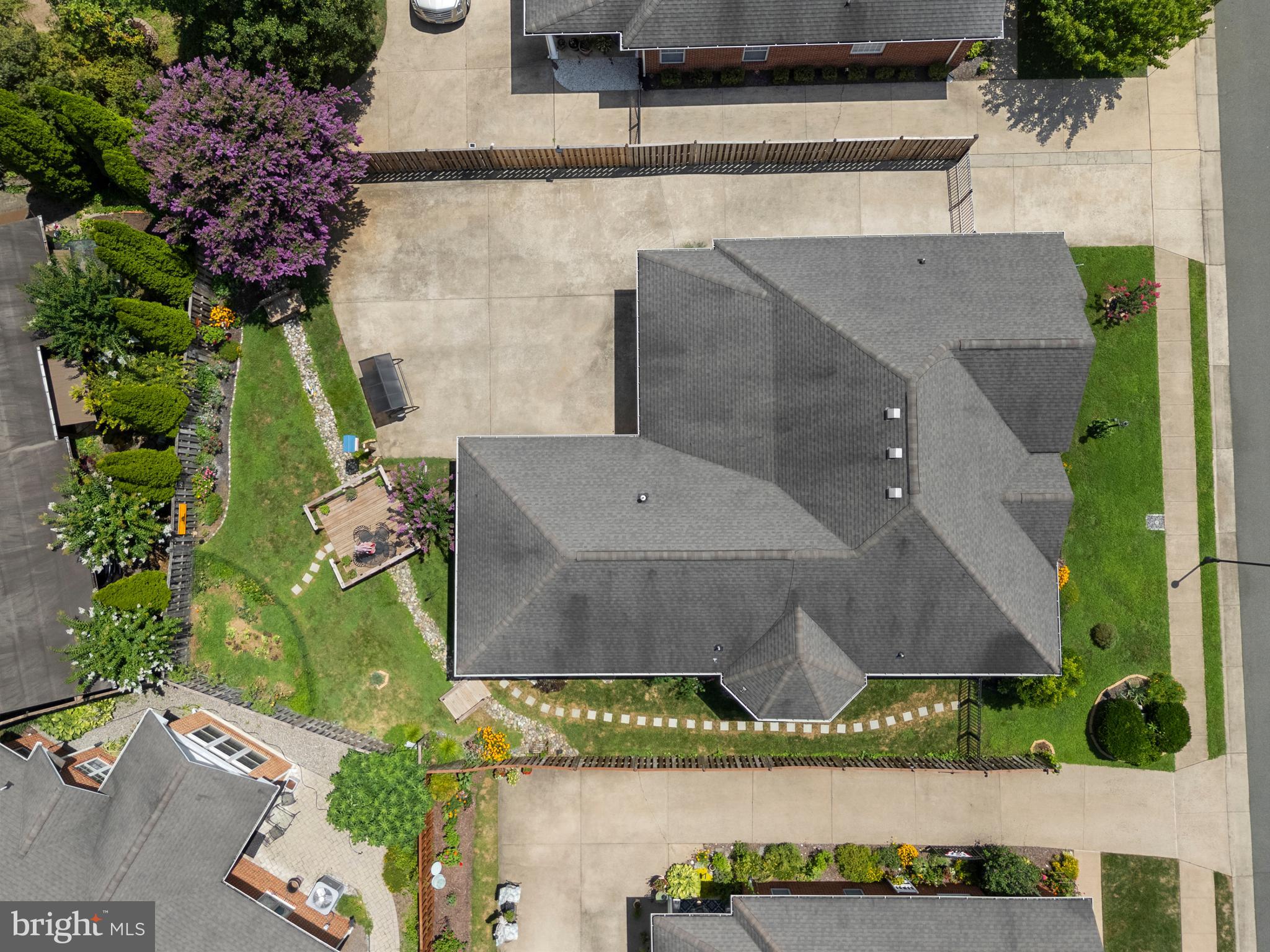 CARRIAGE HOUSE CHASE - Residential