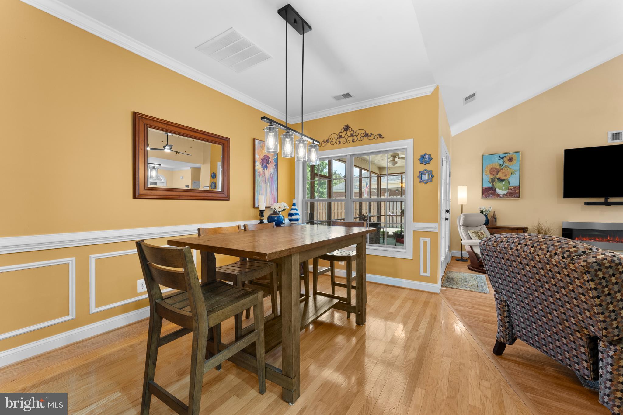 CARRIAGE HOUSE CHASE - Residential