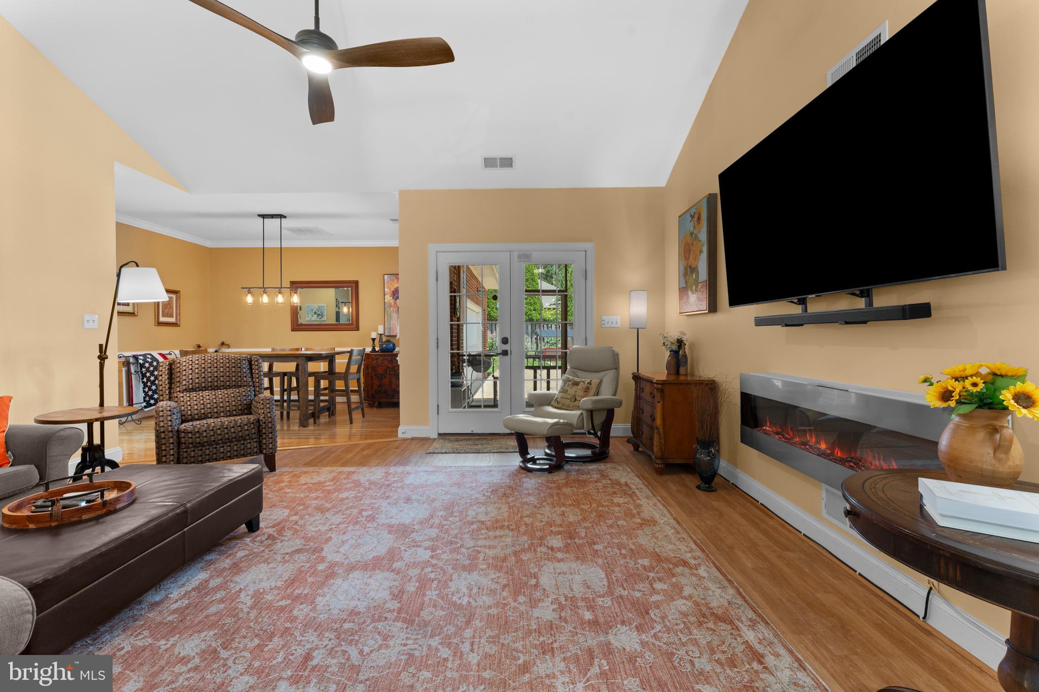 CARRIAGE HOUSE CHASE - Residential