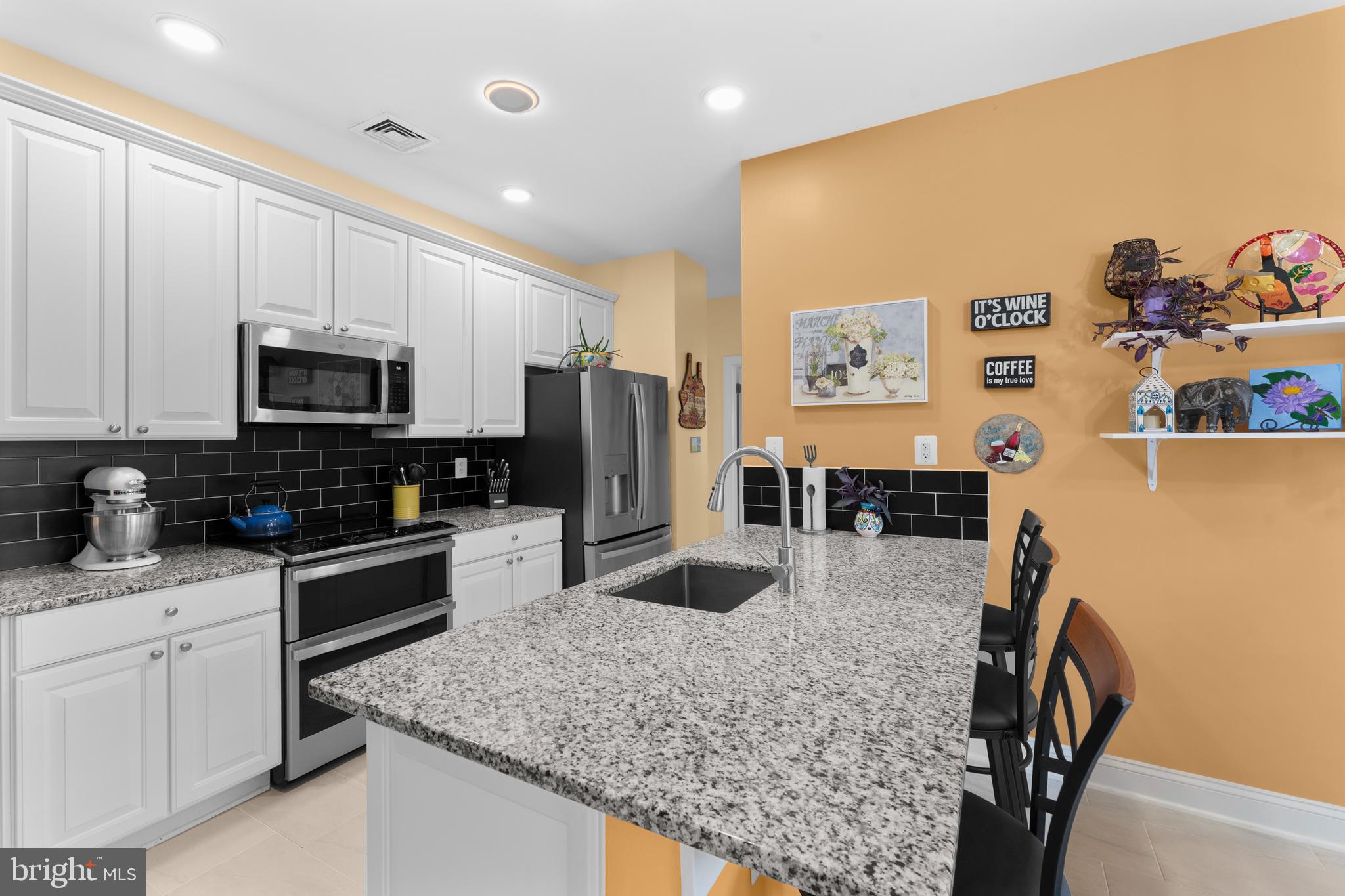 CARRIAGE HOUSE CHASE - Residential