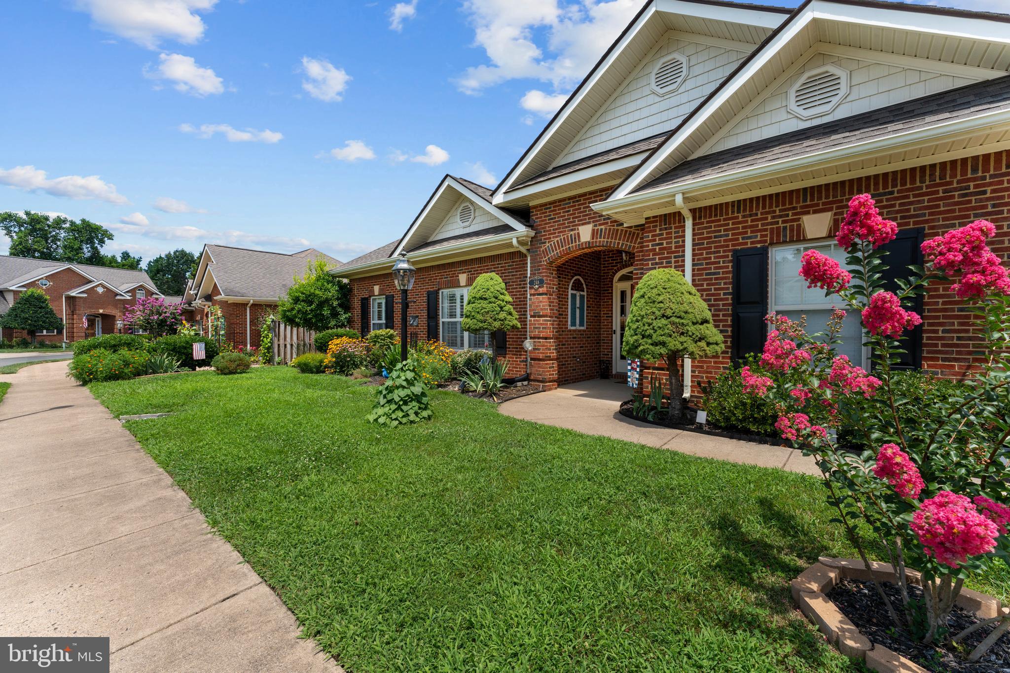 CARRIAGE HOUSE CHASE - Residential