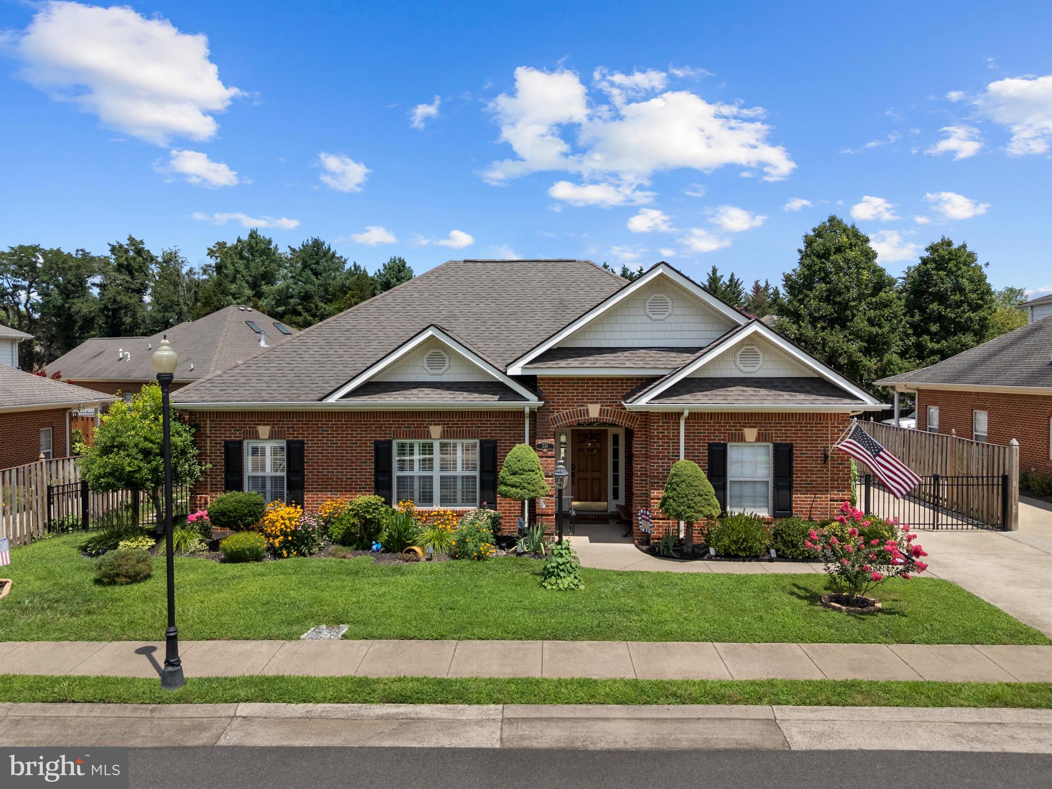 CARRIAGE HOUSE CHASE - Residential