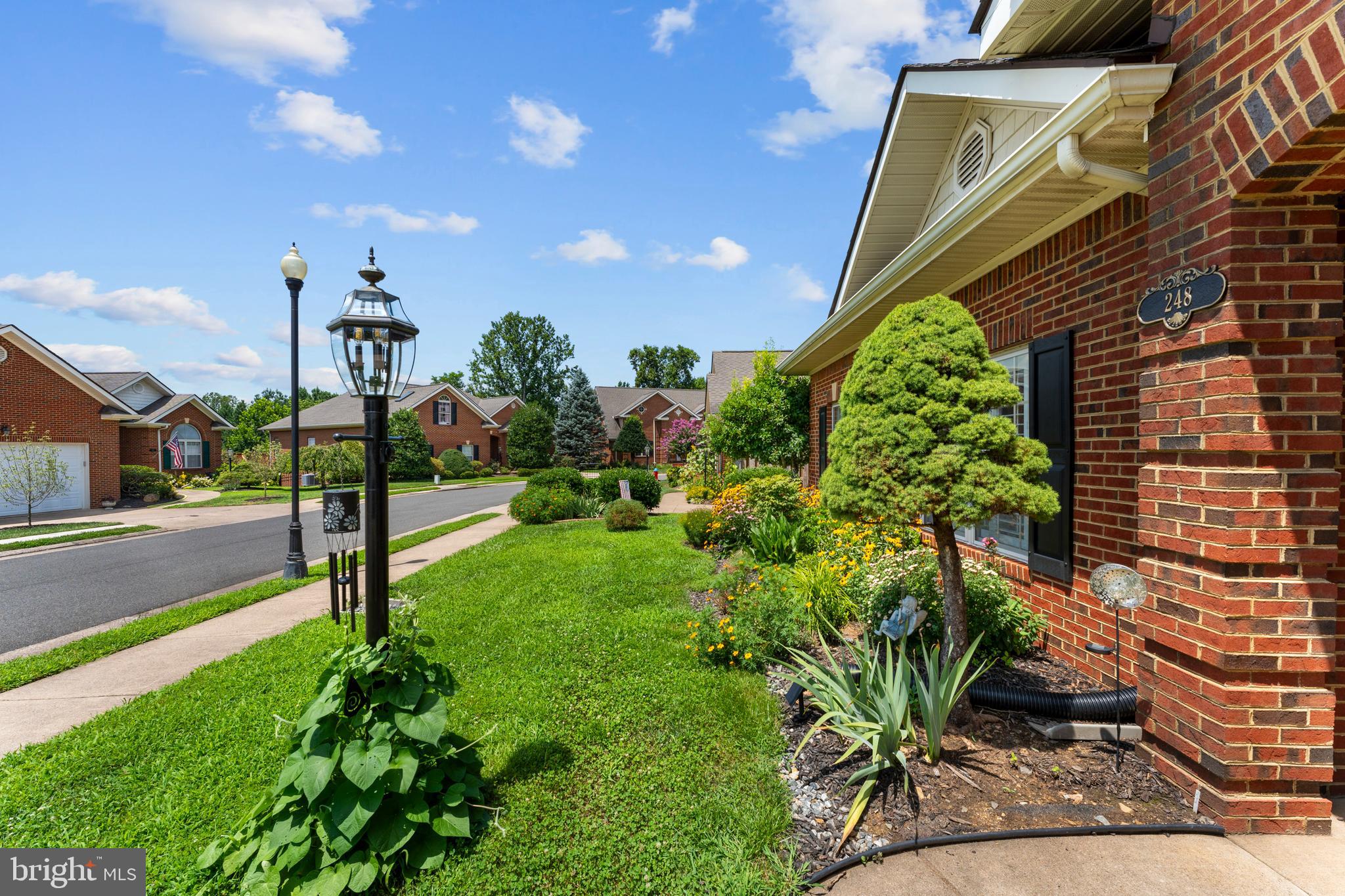 CARRIAGE HOUSE CHASE - Residential