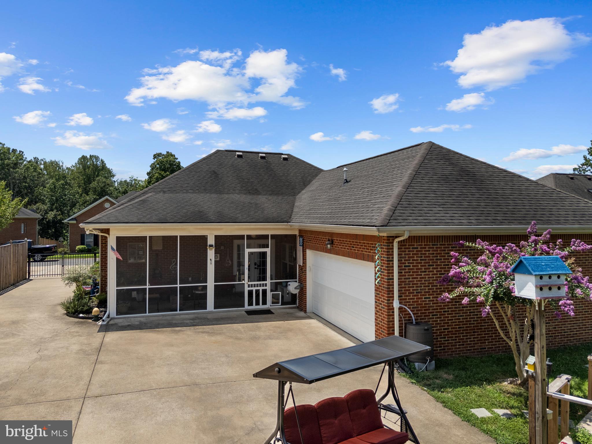 CARRIAGE HOUSE CHASE - Residential