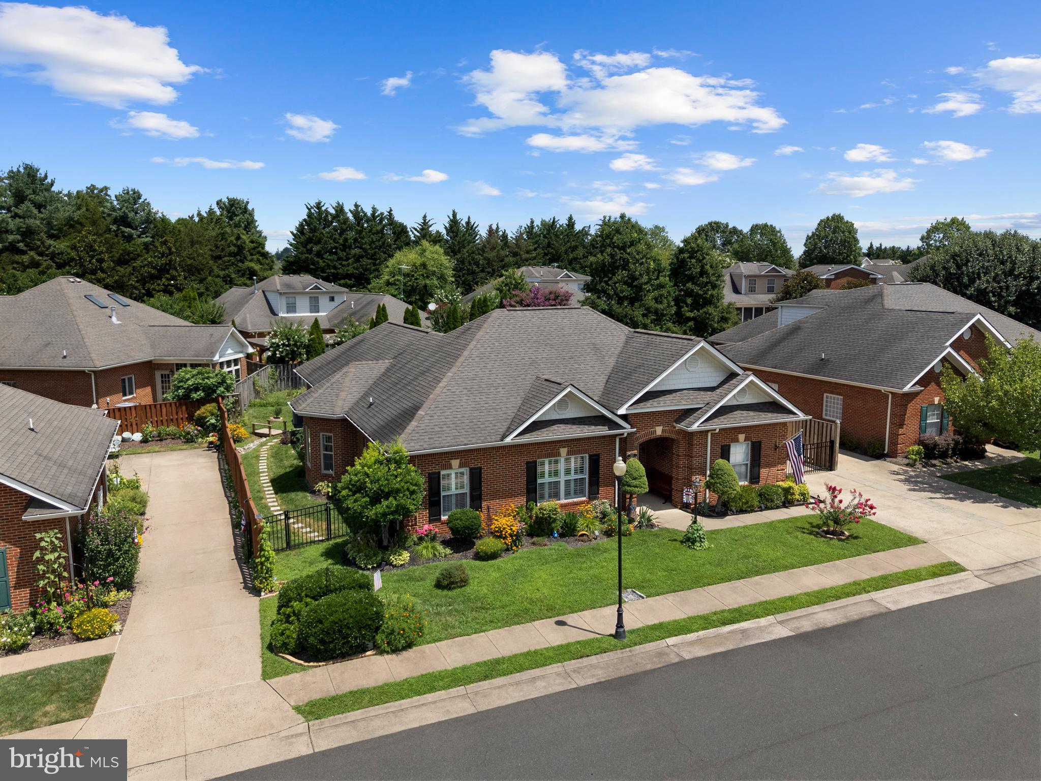 CARRIAGE HOUSE CHASE - Residential