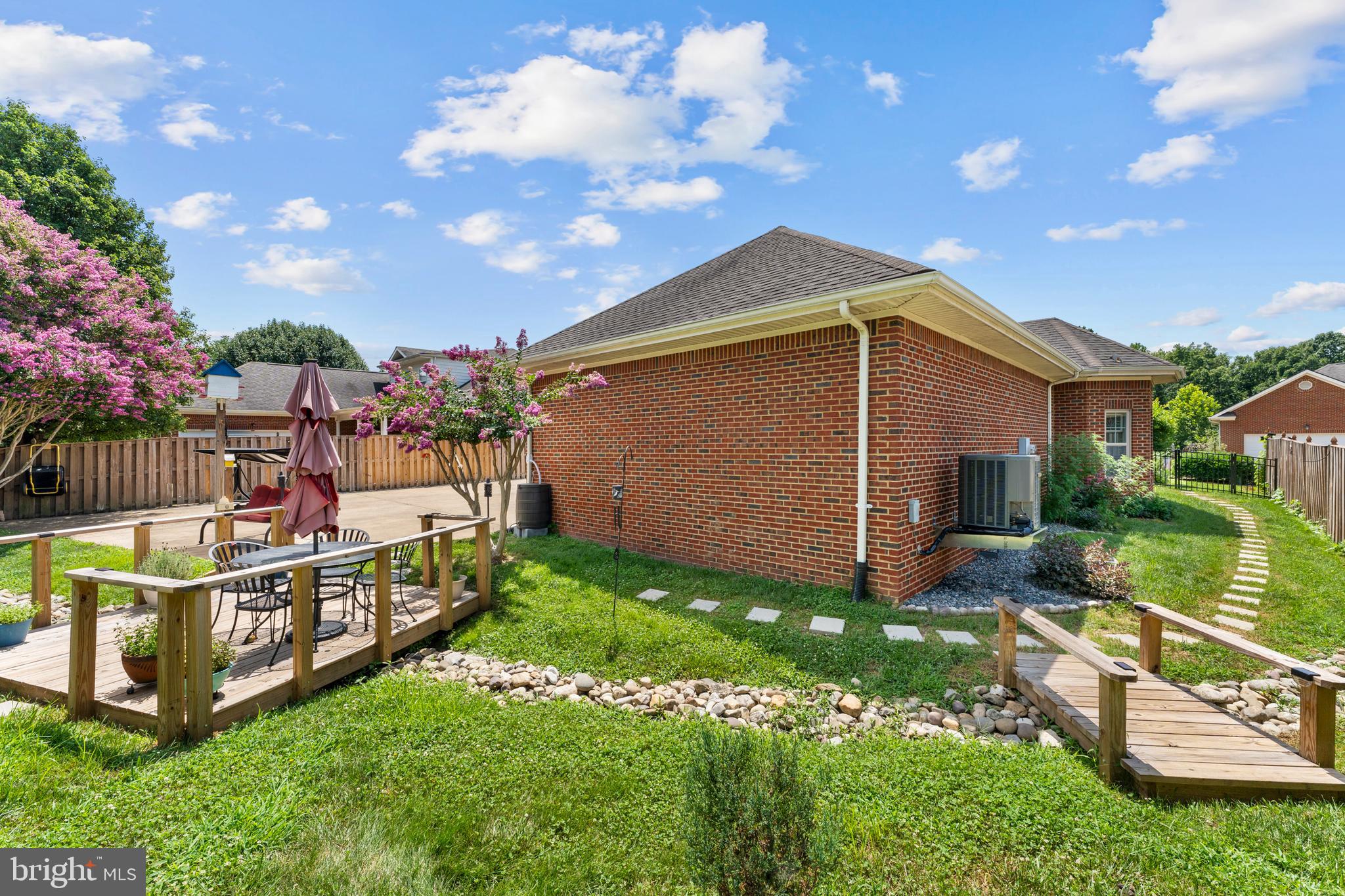 CARRIAGE HOUSE CHASE - Residential