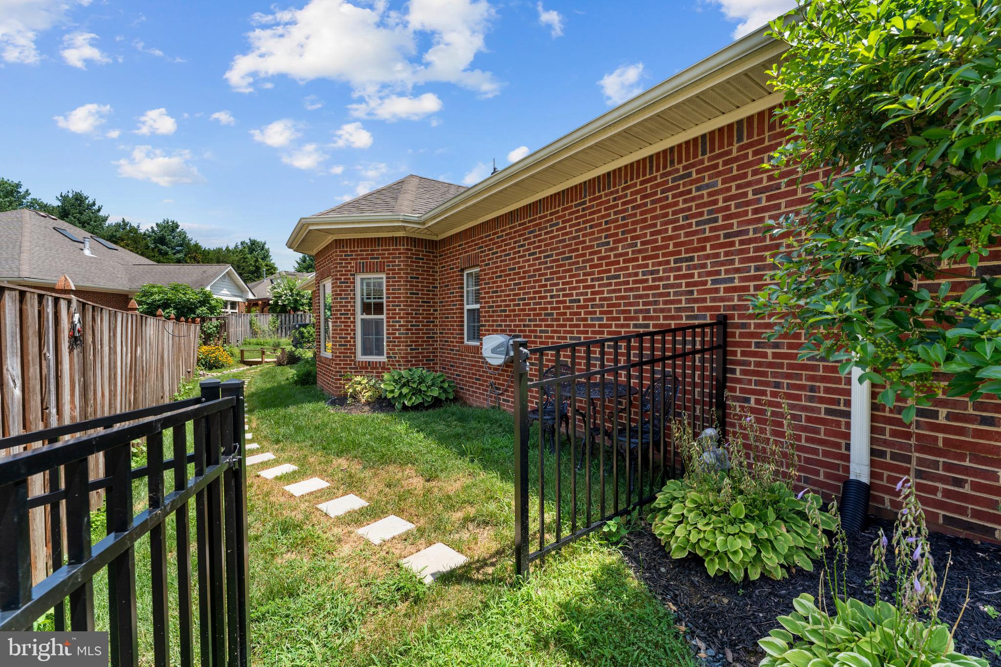 CARRIAGE HOUSE CHASE - Residential