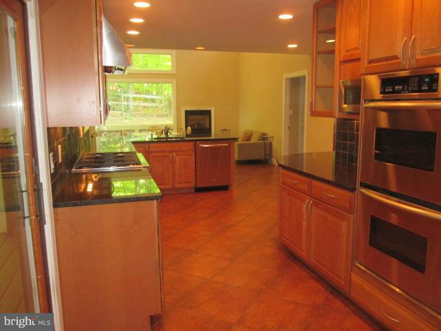 EAST GATE OF POTOMAC - Residential Lease