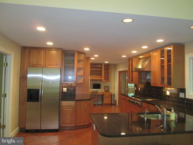 EAST GATE OF POTOMAC - Residential Lease