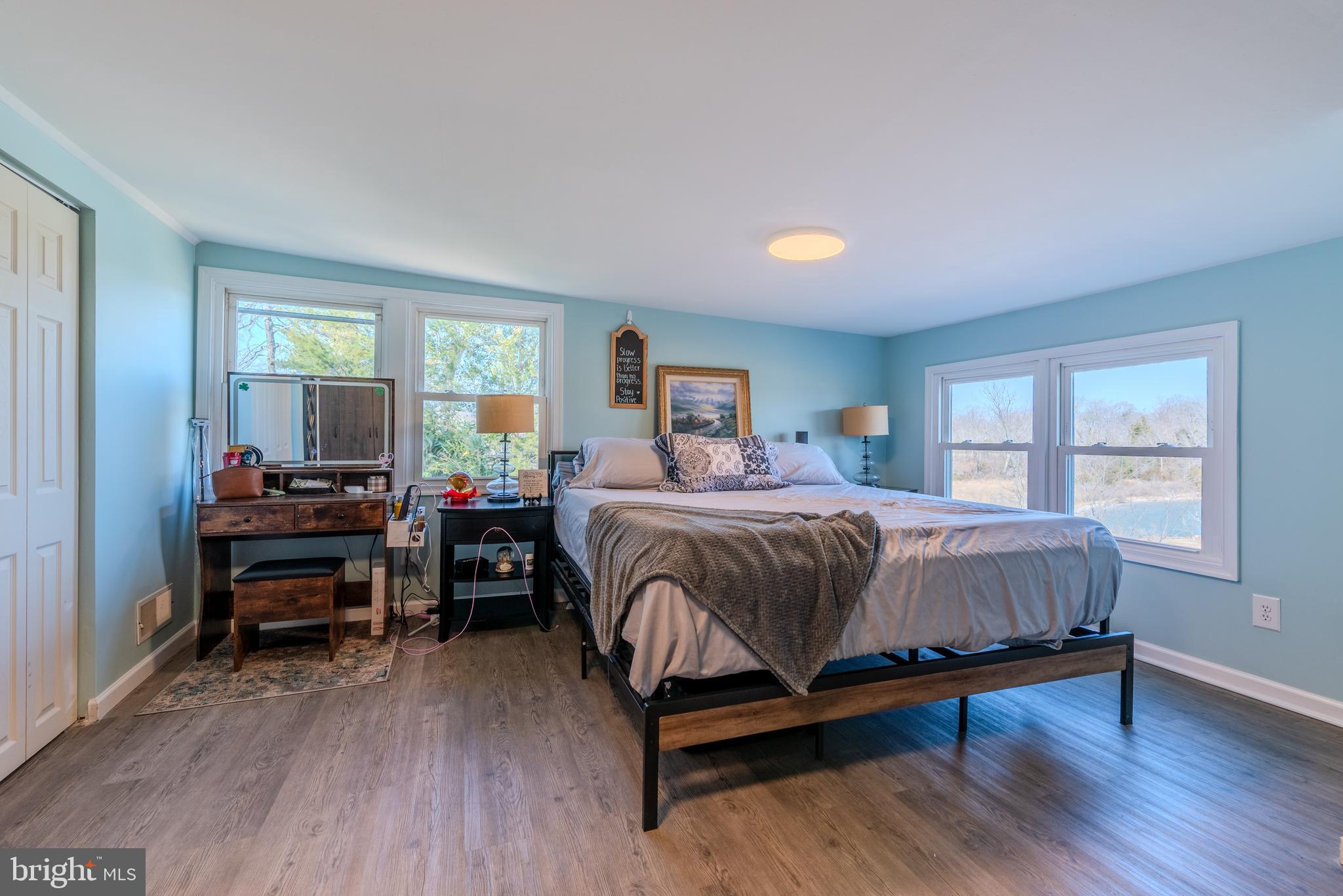 HOLLYWOOD SHORES - Residential