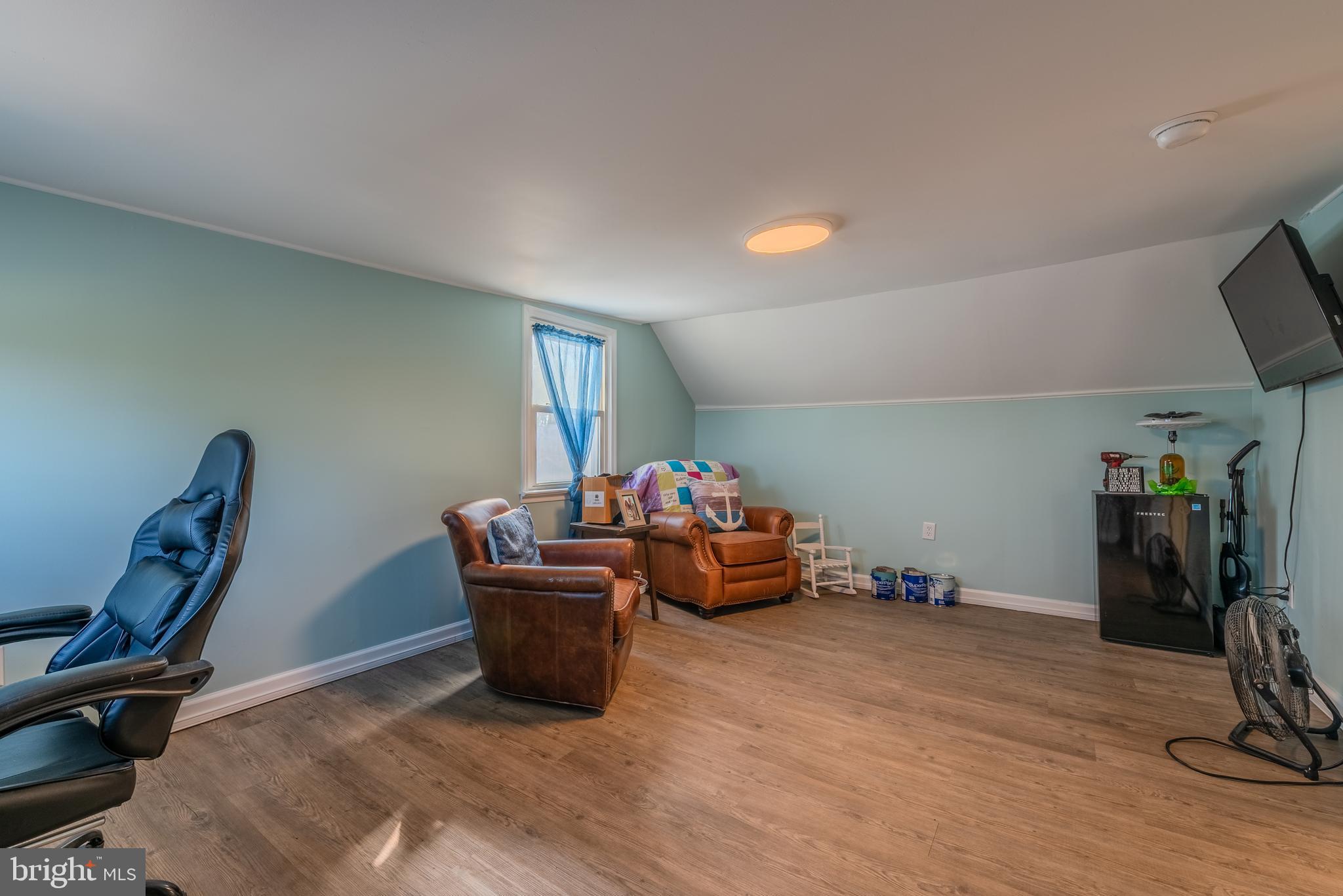 HOLLYWOOD SHORES - Residential