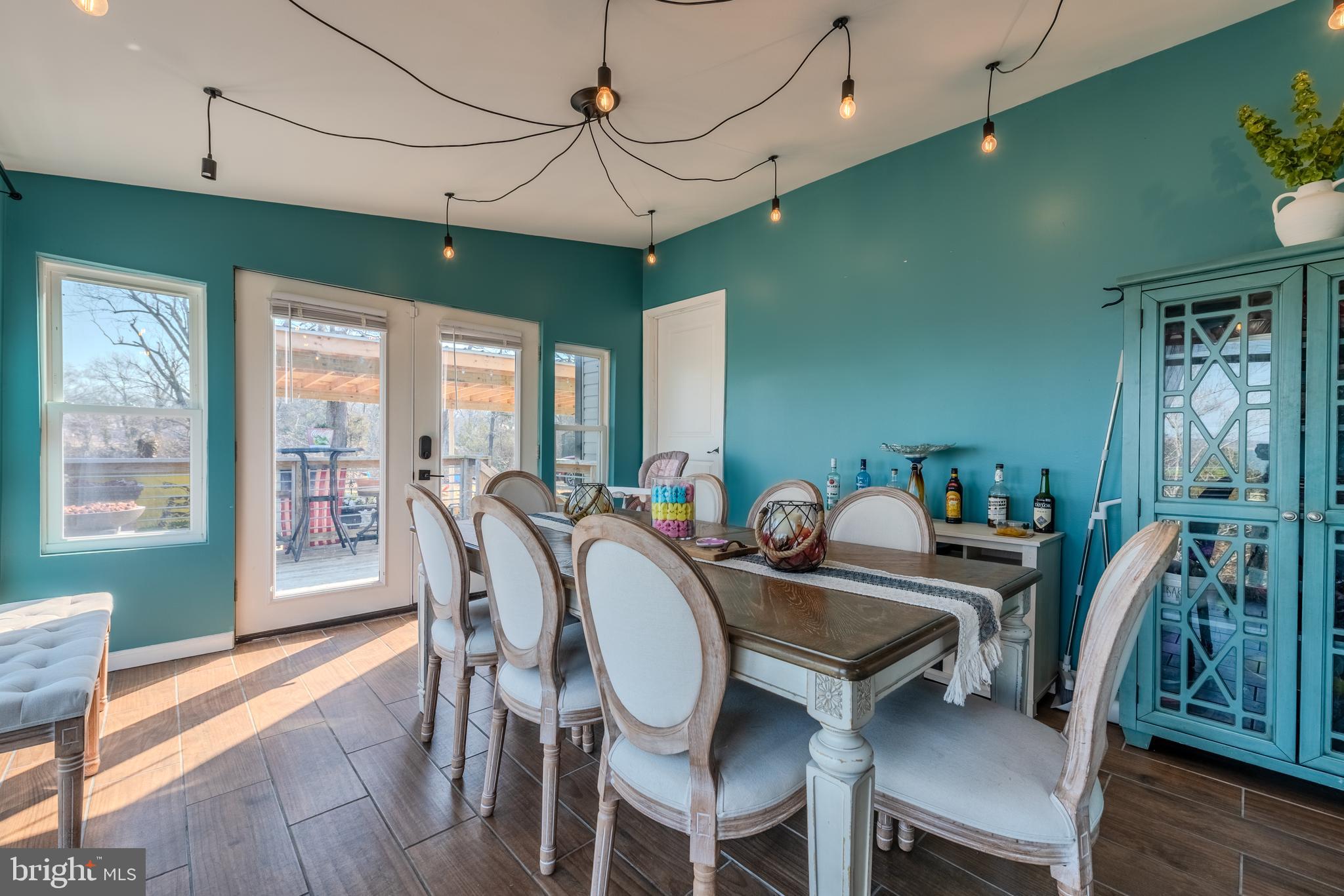 HOLLYWOOD SHORES - Residential