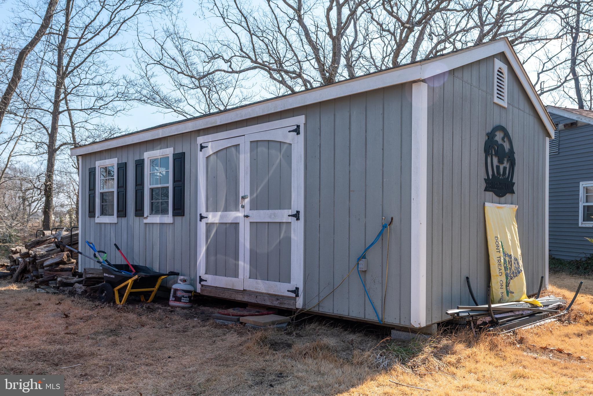 HOLLYWOOD SHORES - Residential