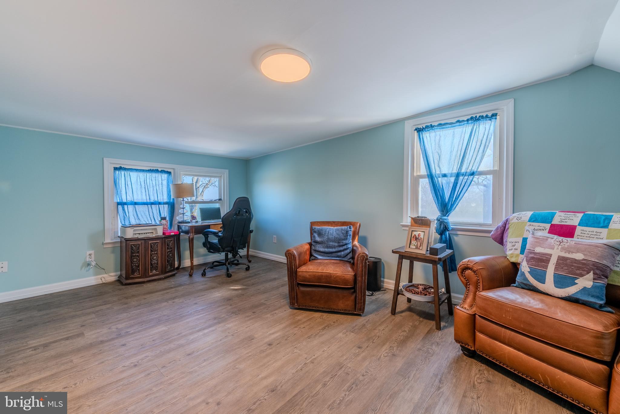 HOLLYWOOD SHORES - Residential