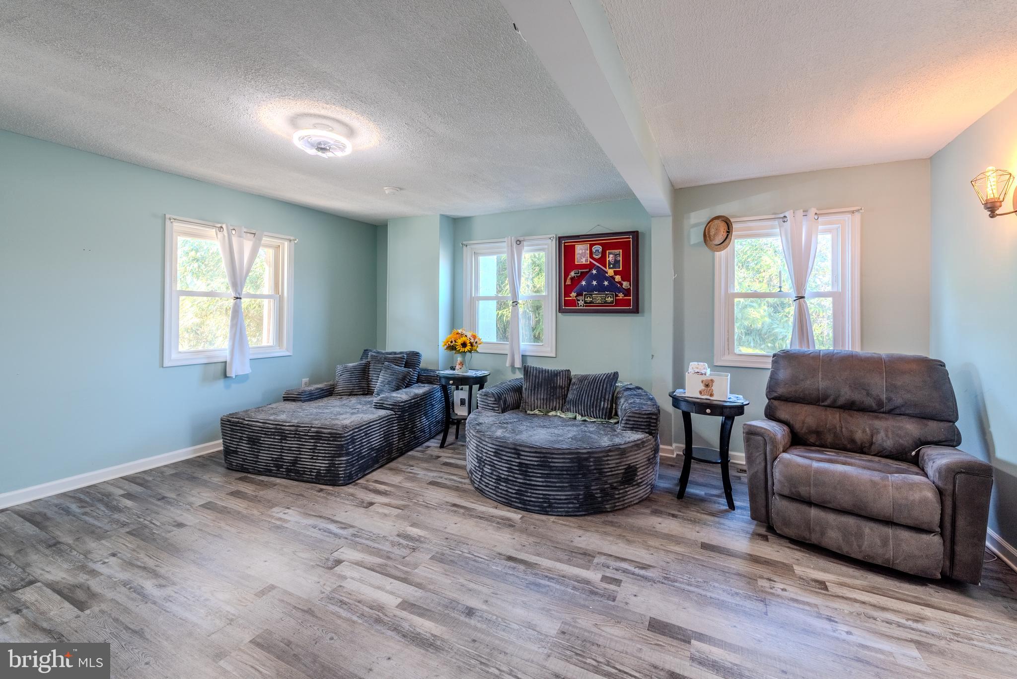 HOLLYWOOD SHORES - Residential