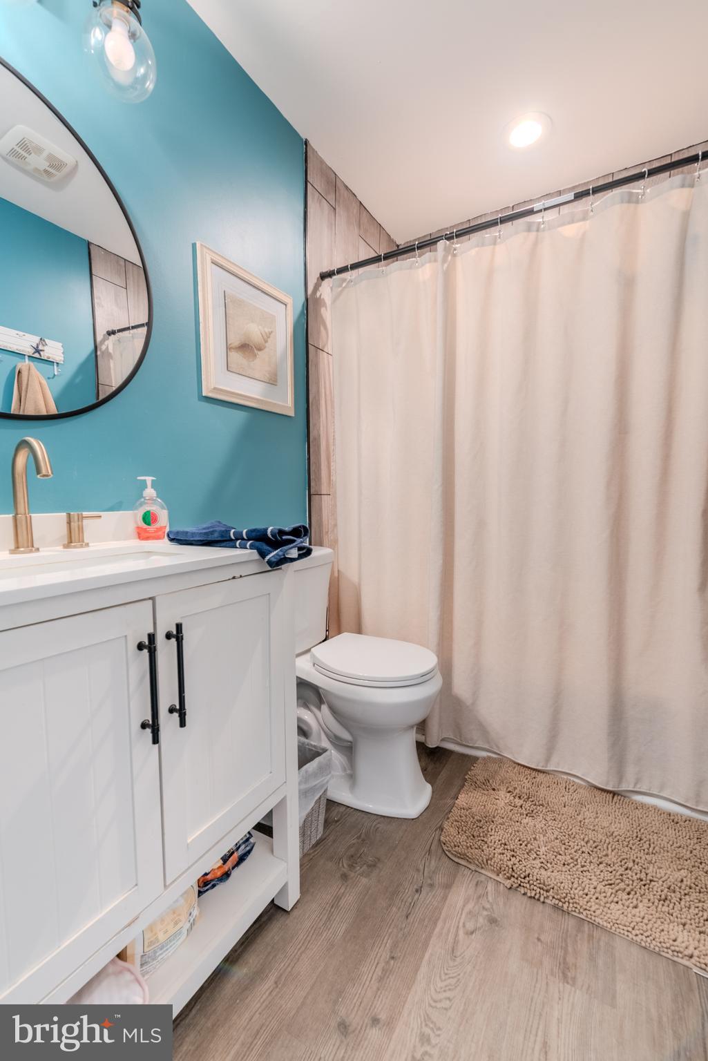 HOLLYWOOD SHORES - Residential