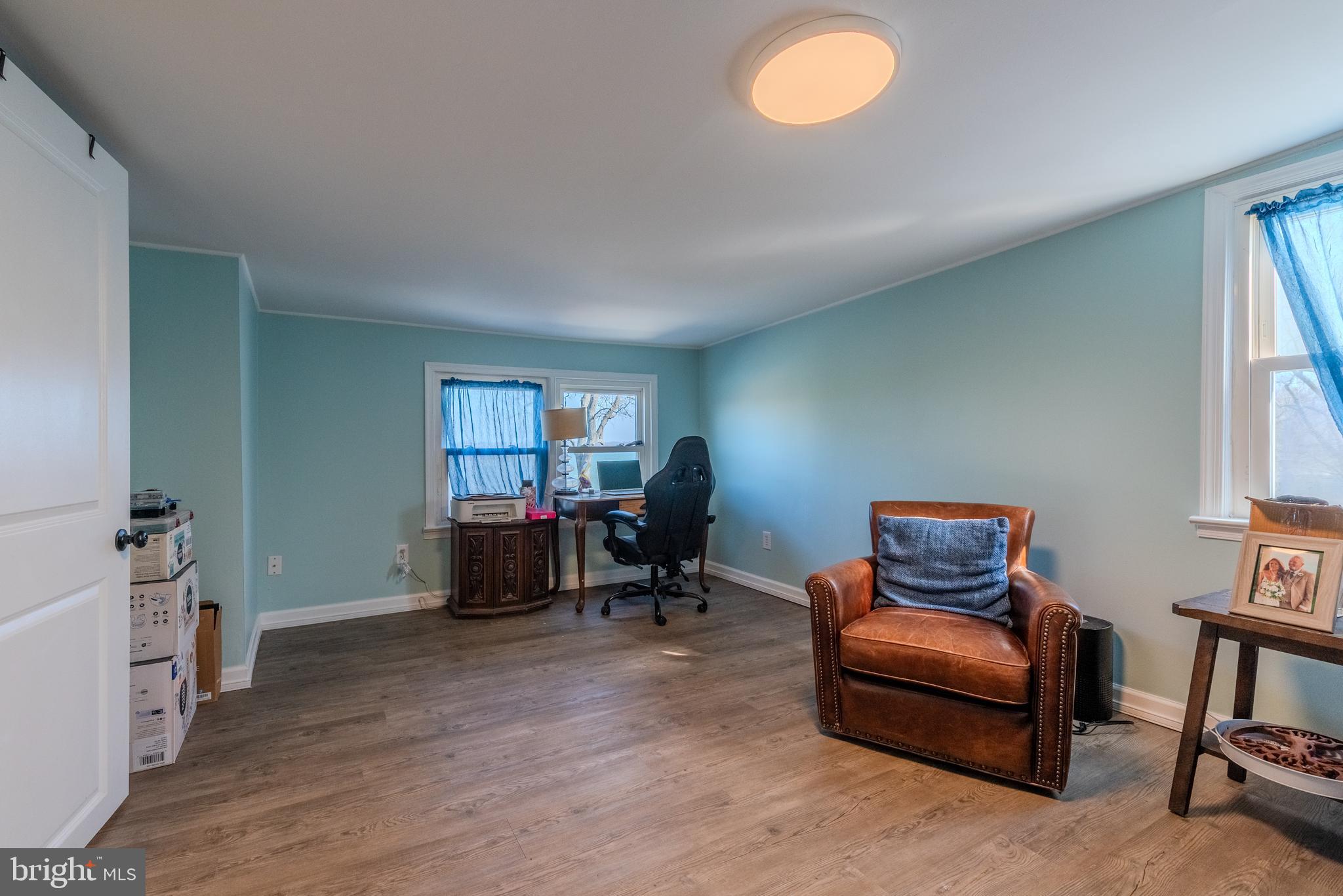 HOLLYWOOD SHORES - Residential