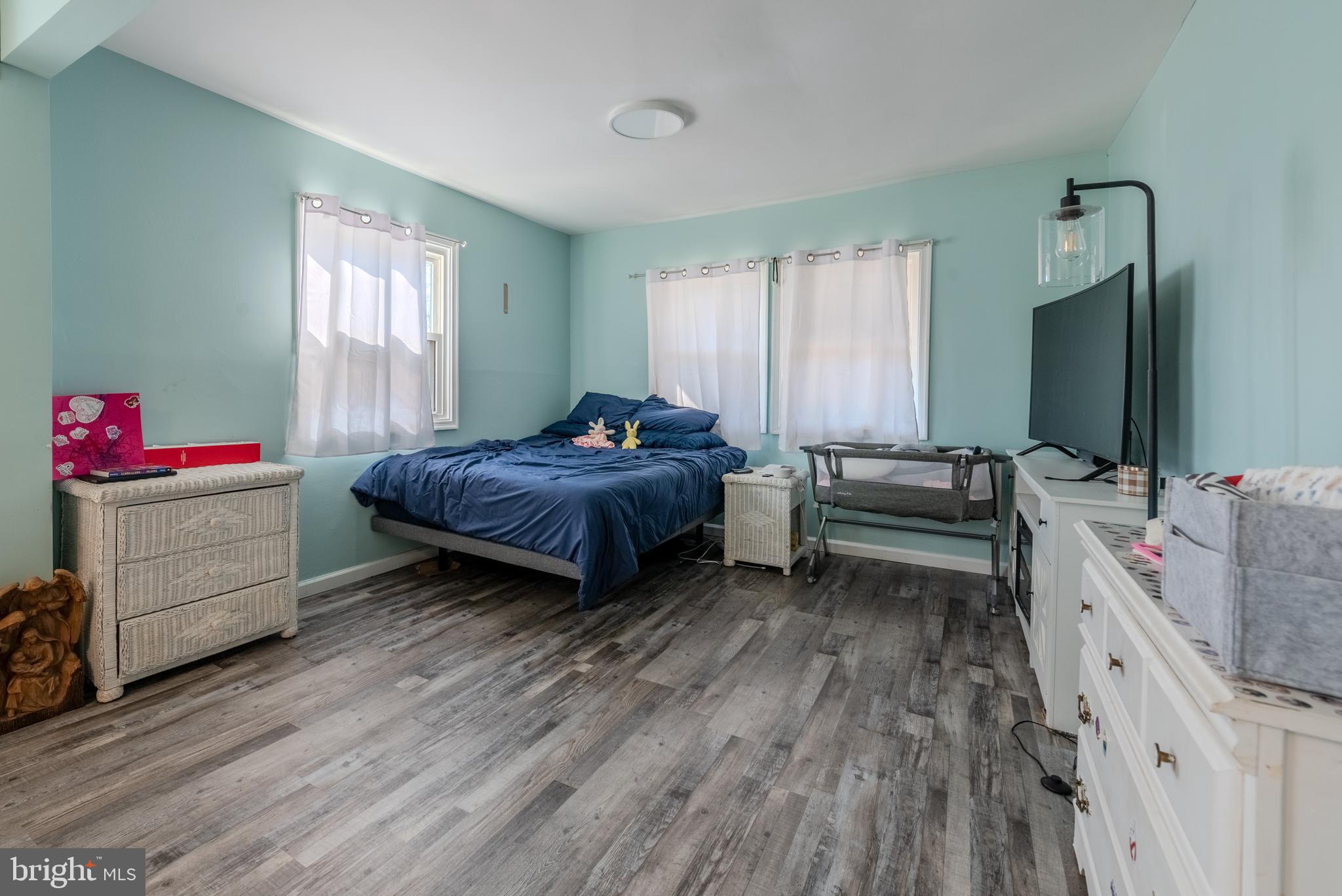 HOLLYWOOD SHORES - Residential