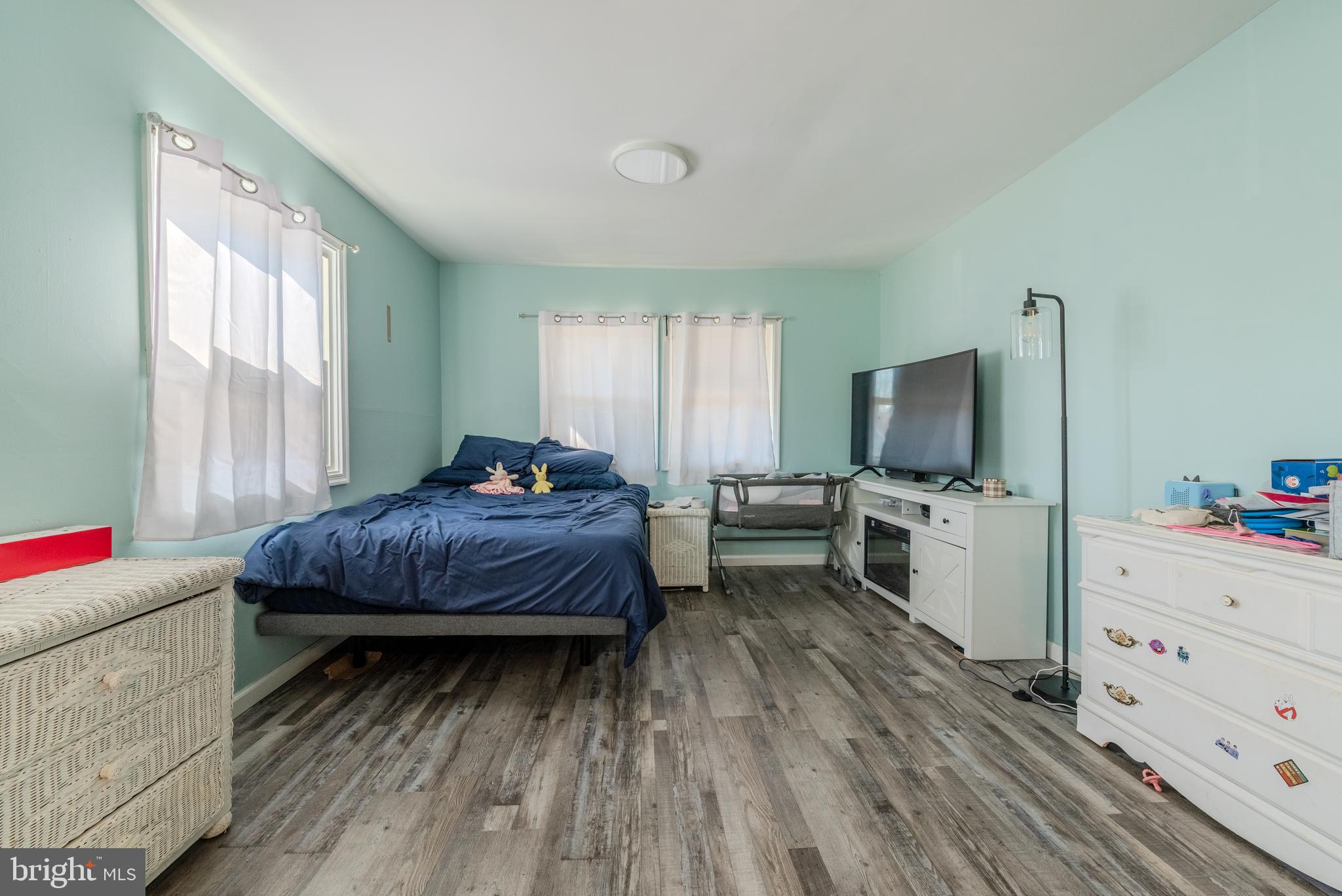 HOLLYWOOD SHORES - Residential